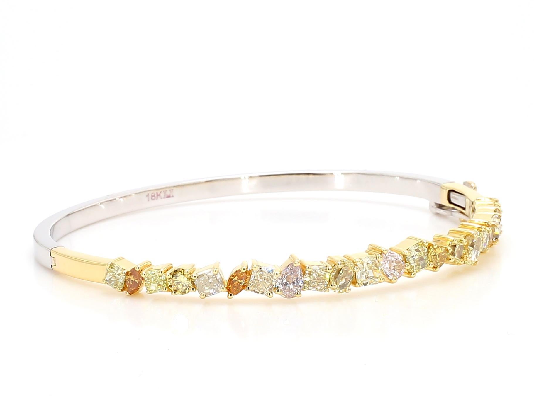 Manschettenarmband, natürlicher Fancy Color Mix Diamant 3.30 Karat TW Gold (Zeitgenössisch) im Angebot