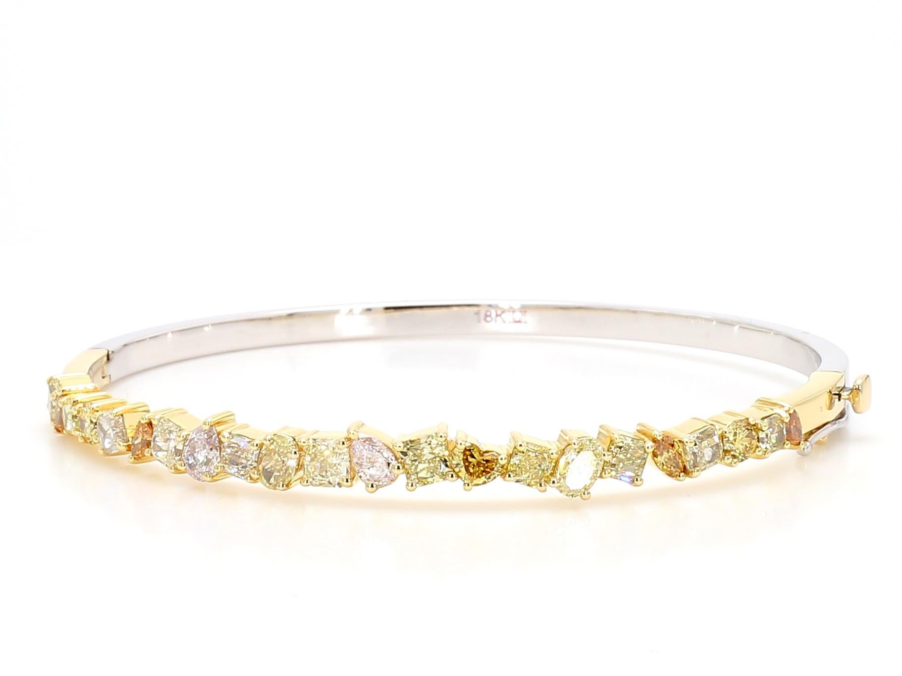 Manschettenarmband, natürlicher Fancy Color Mix Diamant 3.30 Karat TW Gold (Radiantschliff) im Angebot