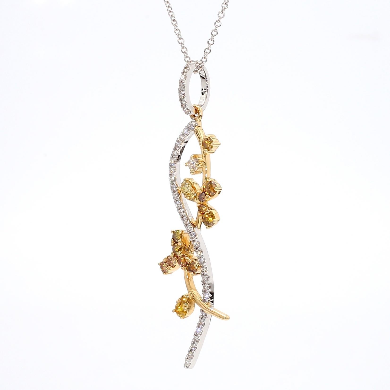 Il classico pendente di diamanti di RareGemWorld. Montato in una splendida montatura in oro giallo e bianco 18 carati con diamanti di vari colori e tagli. Questo ciondolo è destinato a stupire e ad arricchire la vostra collezione personale.

Peso