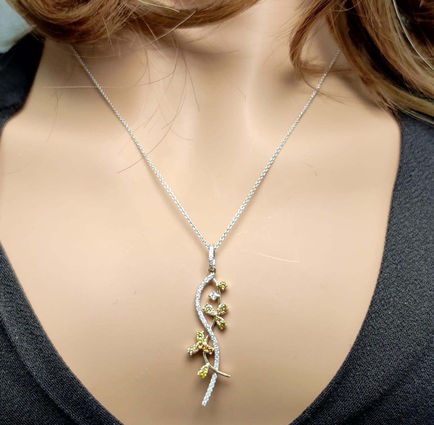 Ciondolo a goccia in oro con diamante fancy color mix naturale da 0,96 carati TW In condizioni Nuovo in vendita a New York, NY