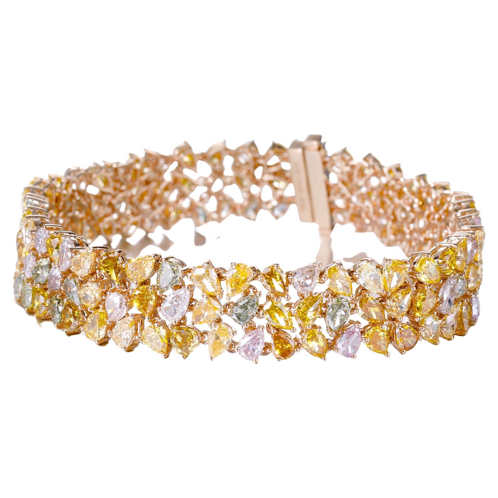 Bracelet de diamants naturels de couleur fantaisie.