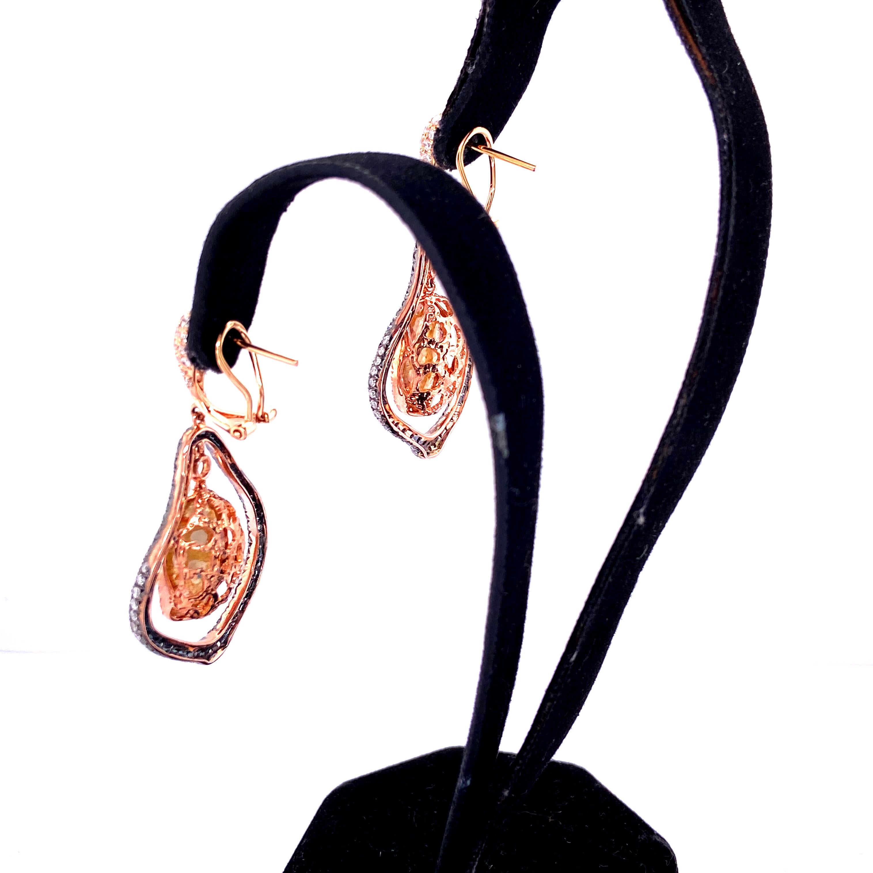 Gelbgold-Ohrringe mit natürlichen farbigen Diamanten und weißen Diamanten für Damen oder Herren im Angebot