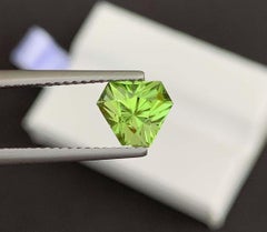 Natürlicher Peridot-Edelstein im Fancy-Schliff: August Geburtsstein, Pakistan 1,49 Karat