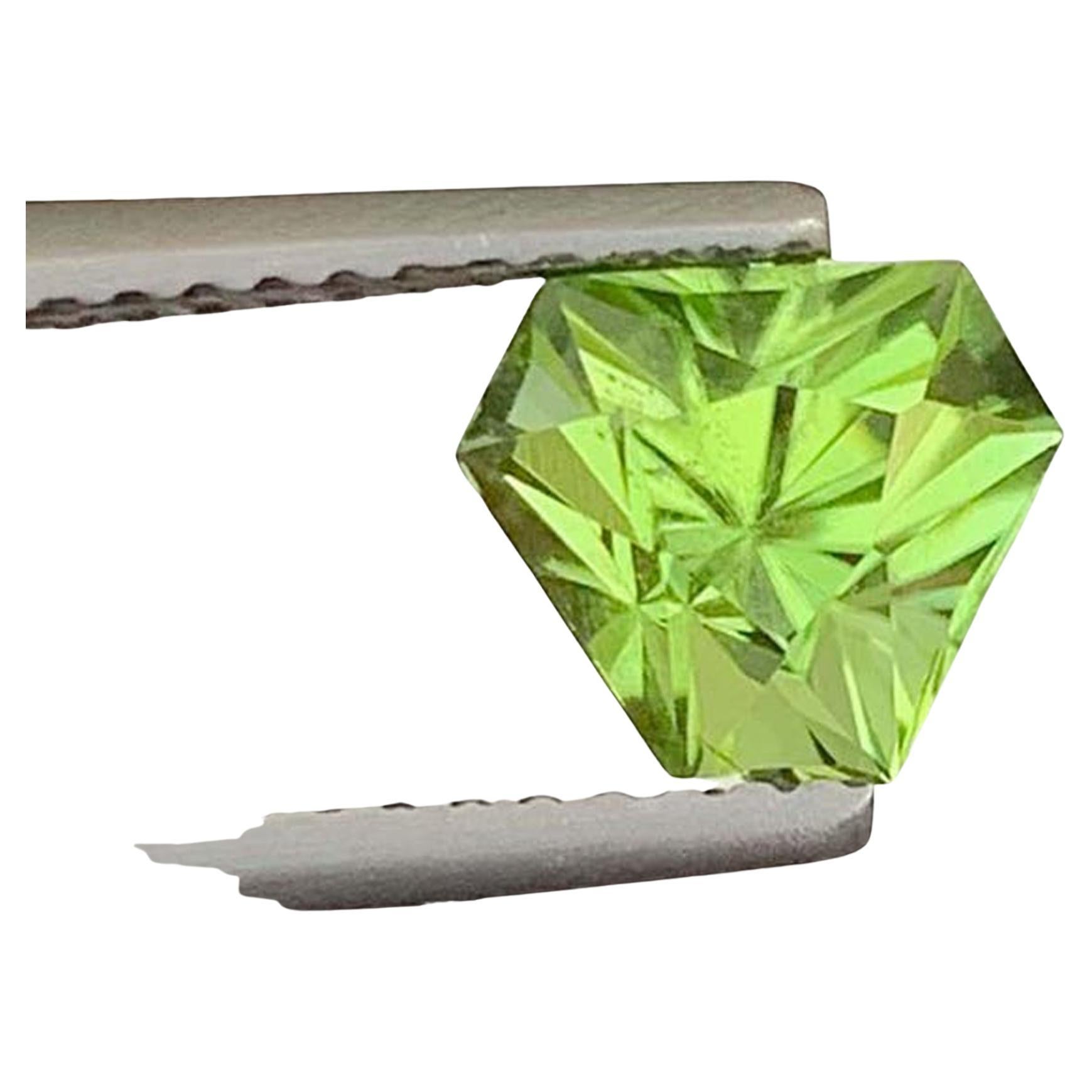 Natürlicher Peridot-Edelstein im Fancy-Schliff: August Geburtsstein, Pakistan 1,49 Karat