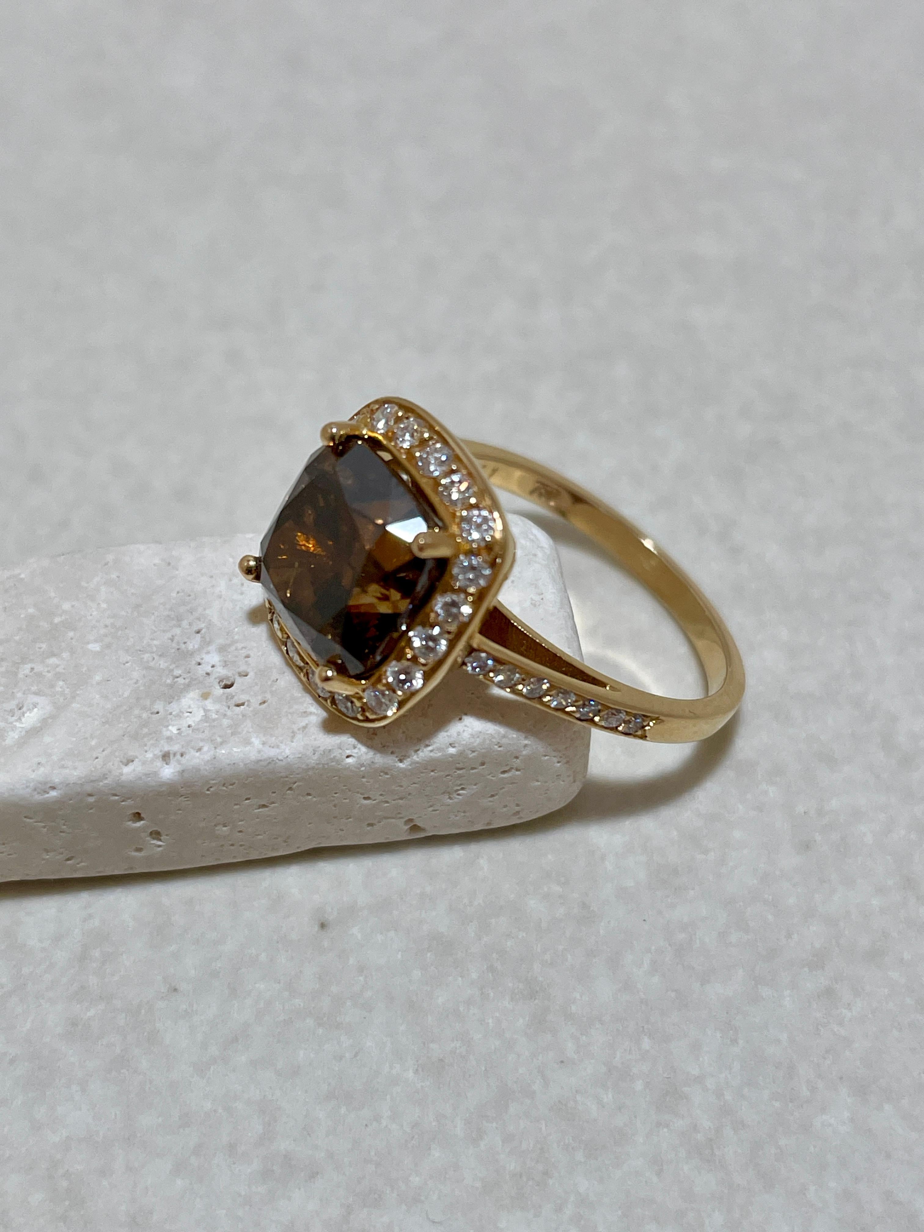 Cushion Cut Natural Fancy Deep Brown Diamond Ring 5.05 Carats 18kt Gelbgold IGI Zertifikat  For Sale