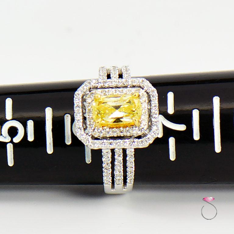 Natural Fancy Intense Yellow Diamond Ring In New Condition For Sale In Honolulu, HI