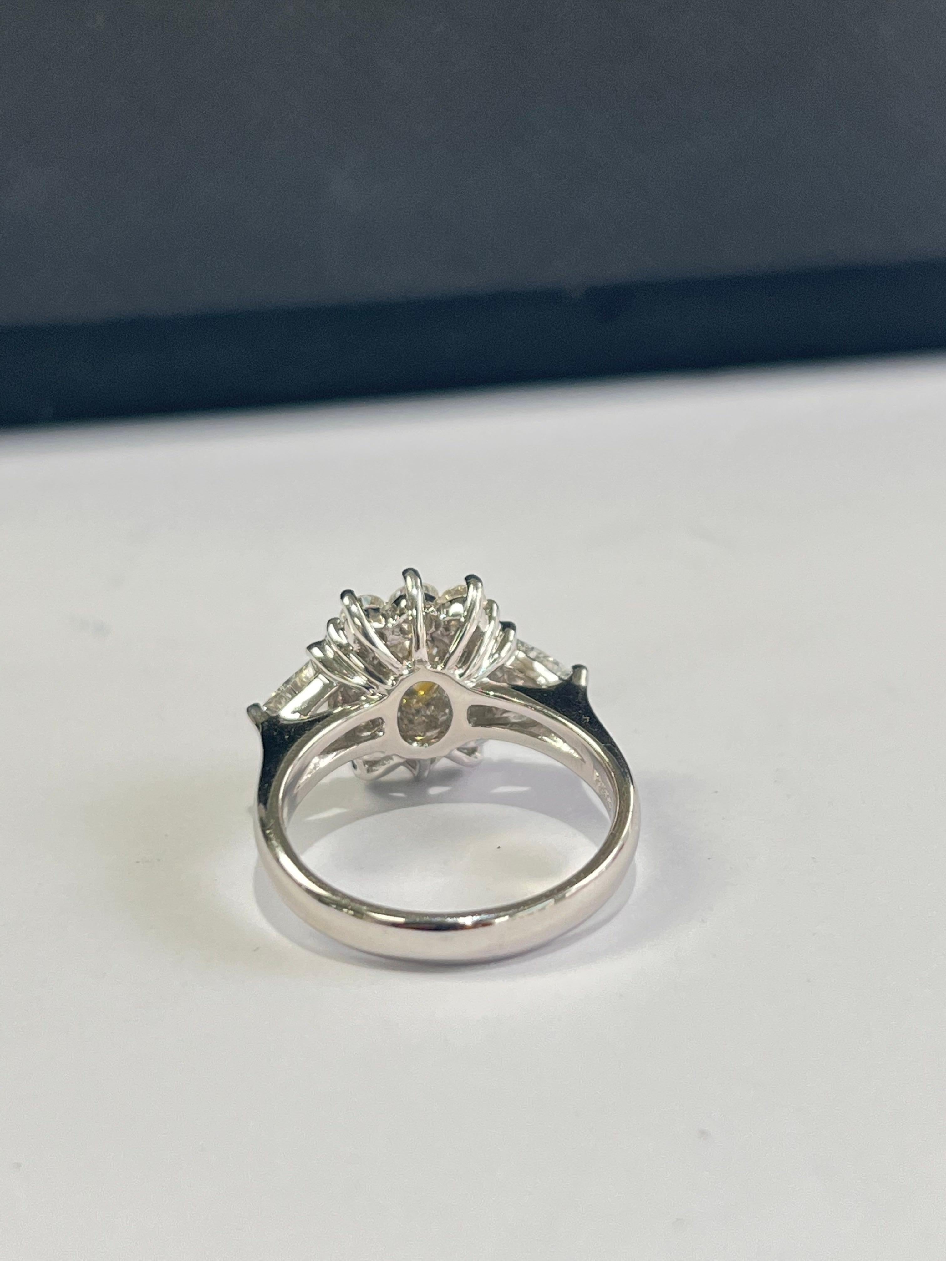 Art déco Bague de fiançailles en platine 900 avec diamant jaune clair de couleur naturelle et fantaisie en vente