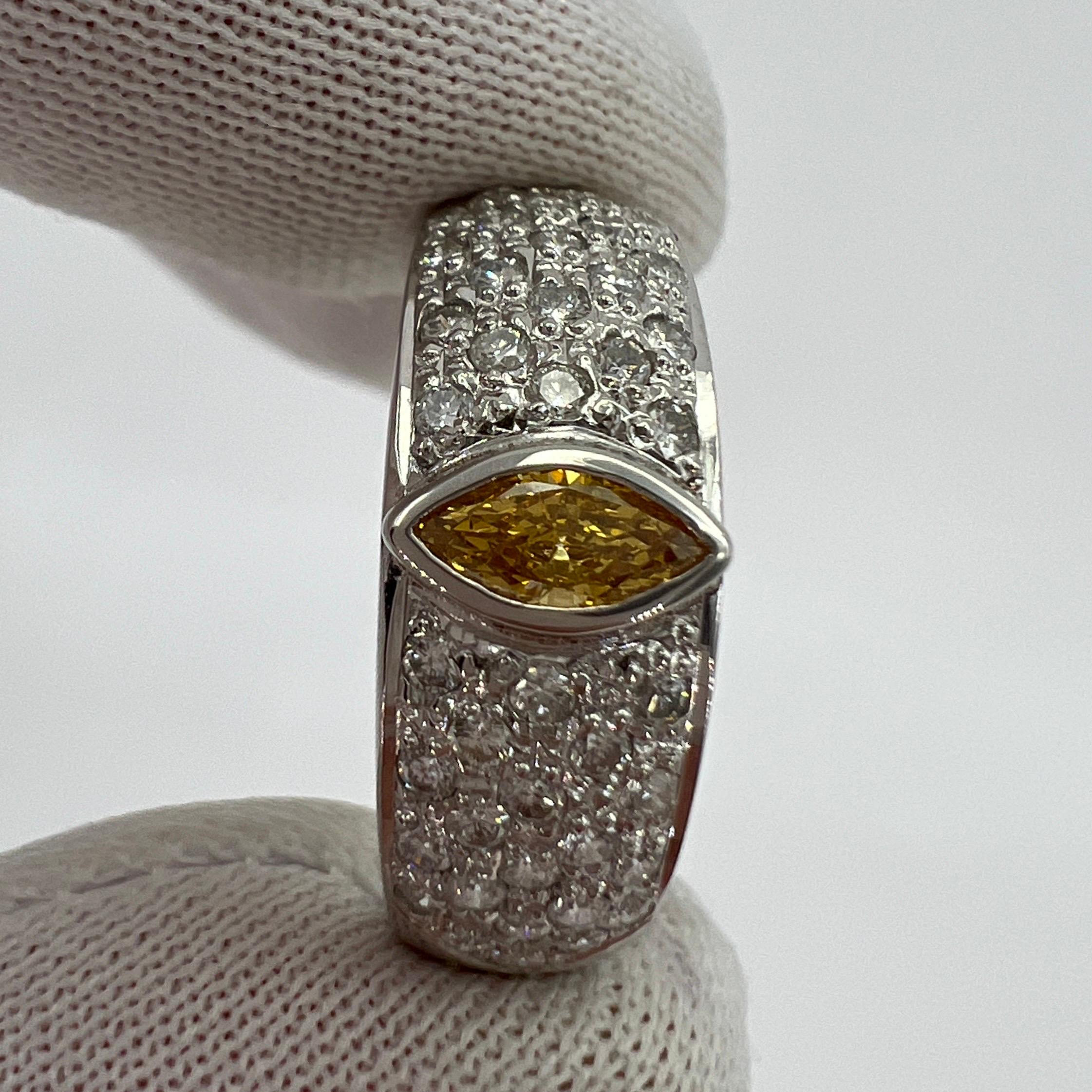 Nature Vivid Diamonds en platine avec pavé, taille en Marquise Unisexe en vente
