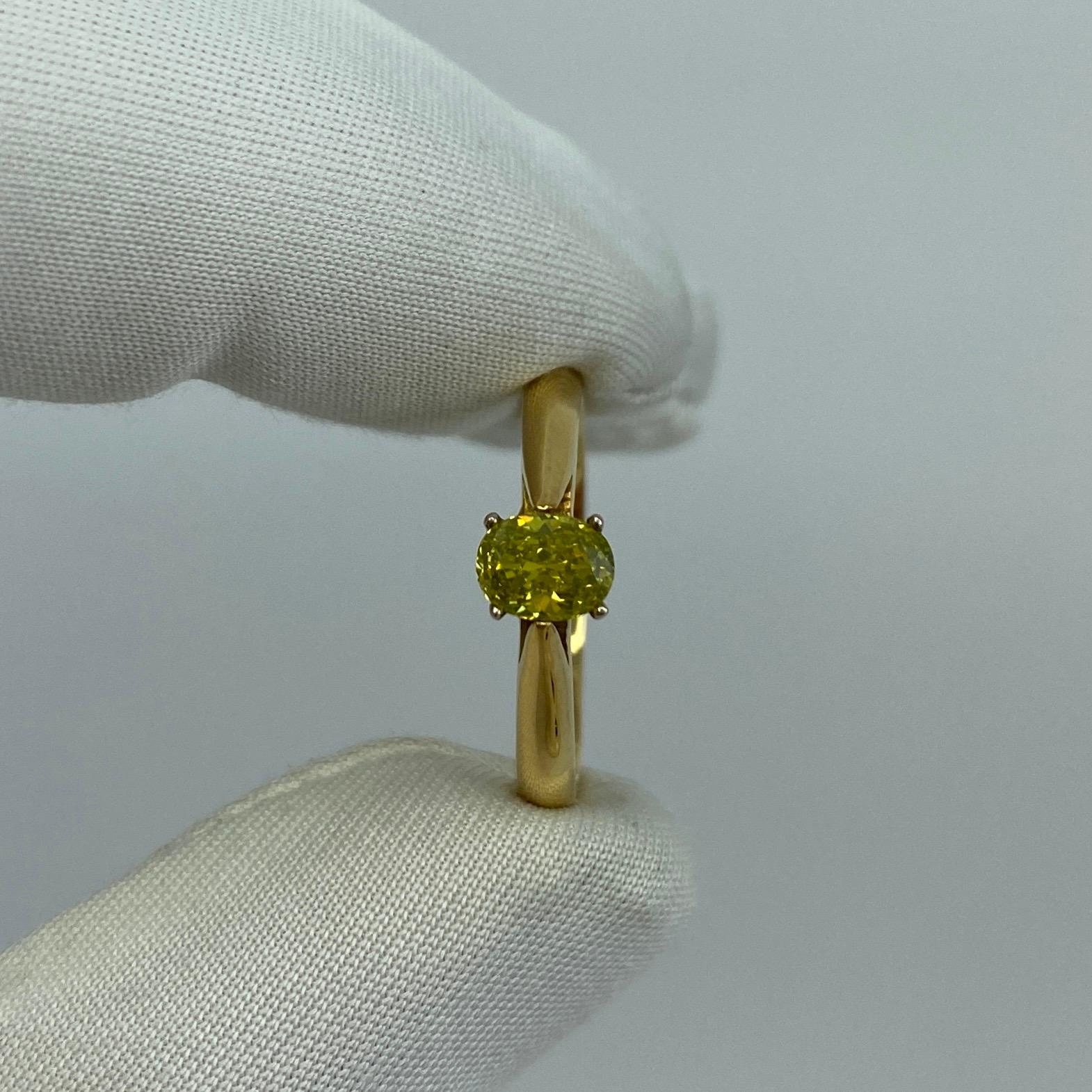 Natural Fancy Vivid Yellow Green Diamond 0.51 Carat Solitaire 18 Karat Gold Ring In New Condition In Birmingham, GB