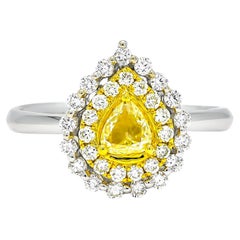 Un jaune fantaisie naturel de 0,40 carat  Bague de fiançailles double halo de diamants en forme de poire
