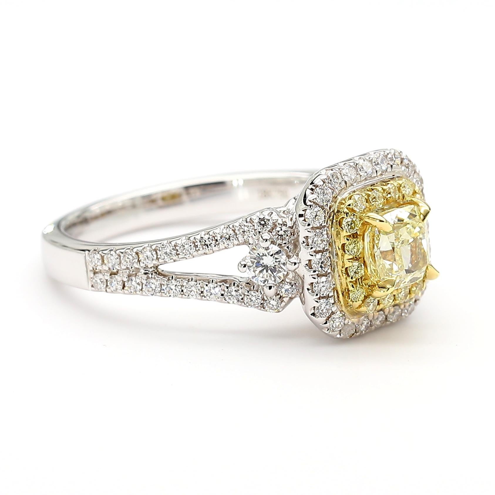 Natural Fancy Yellow Cushion Diamond 1.01 Carat TW Gold Cocktail Ring Corte cojín en venta