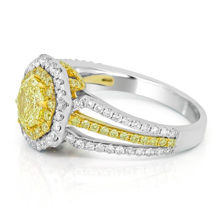 Natural Fancy Yellow Diamond Double Halo Two-Color Gold Bridal Fashion Ring im Zustand „Neu“ in NEW YORK, NY