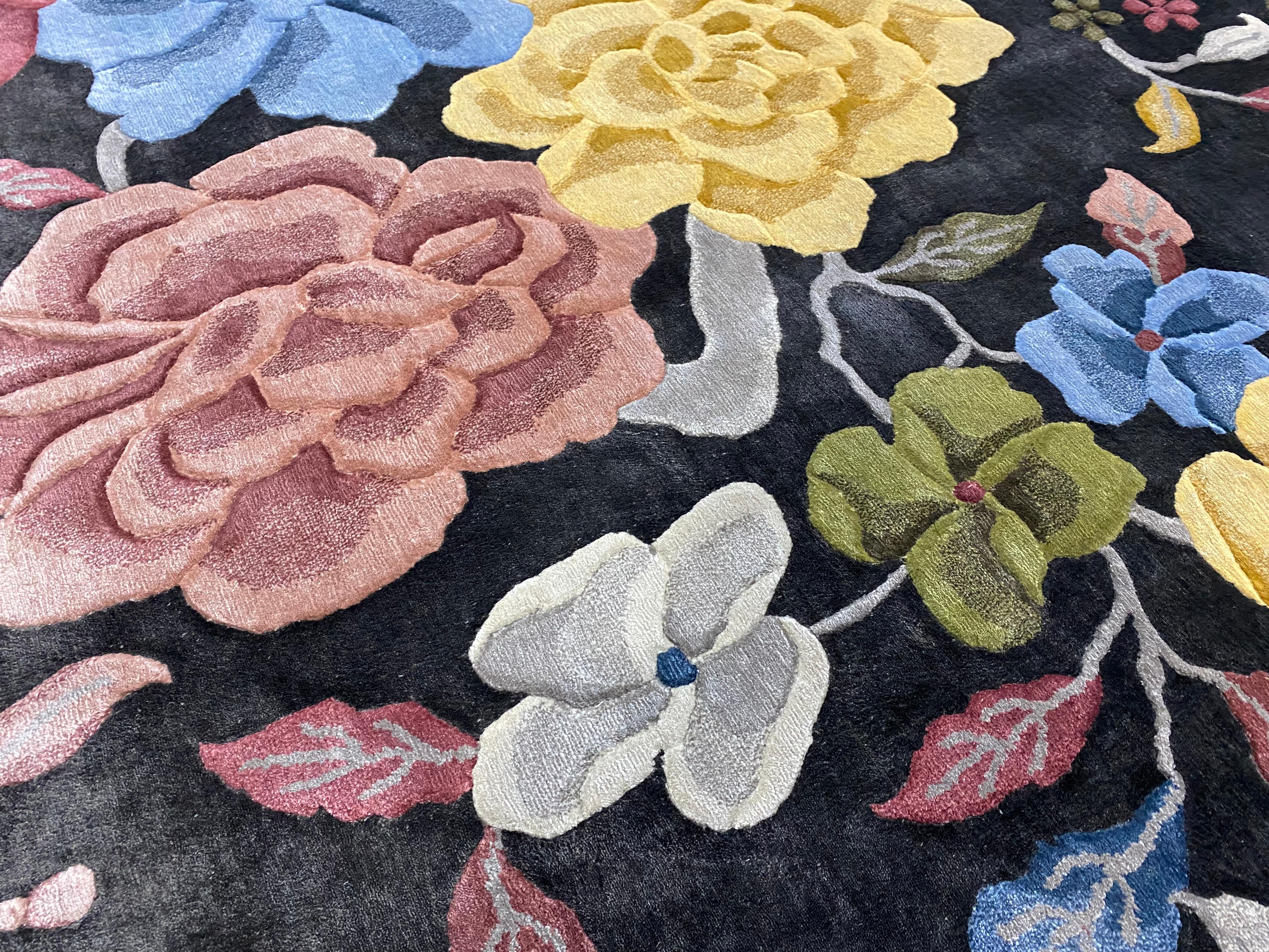 Chinoiseries Tapis en fibres naturelles, fond noir floral chinois Tapis indien noué à la main  en vente