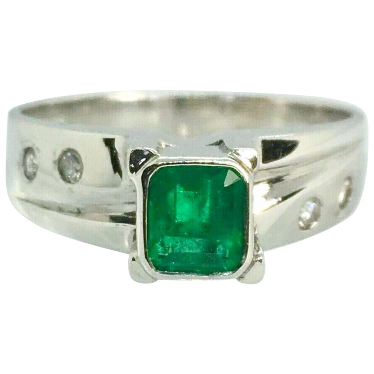 Colombian Emerald Diamonds Solitaire Ring White Gold 18 Karat