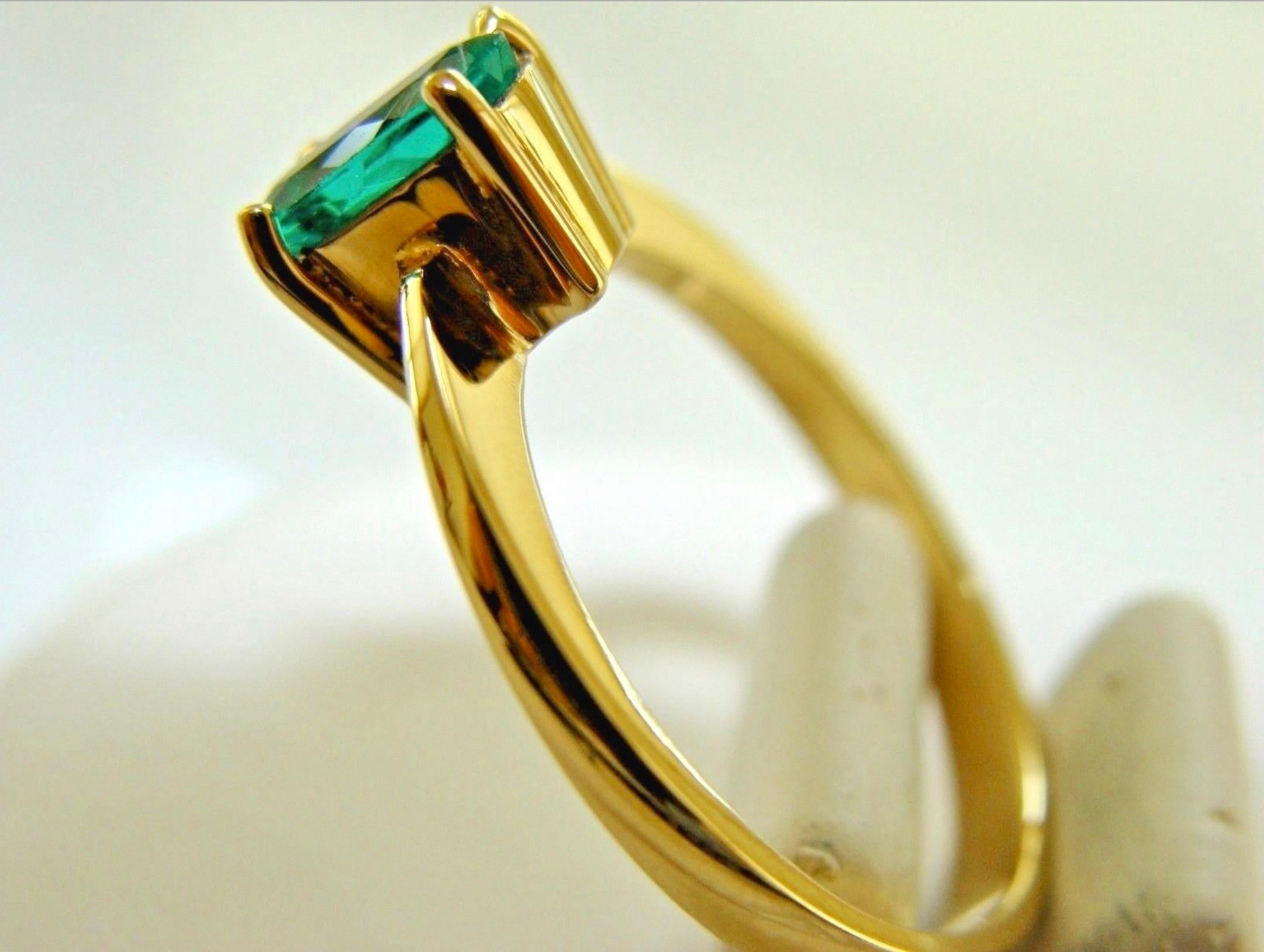 Stunning Natural Colombian Extra Fine Emerald Solitaire Ring 18K Yellow Gold
The center stone is set in a classic four Prong mounting feature one genuine and natural Colombian emerald oval cut 0.70 carats approx. weight. This Extra Fine Emerald has