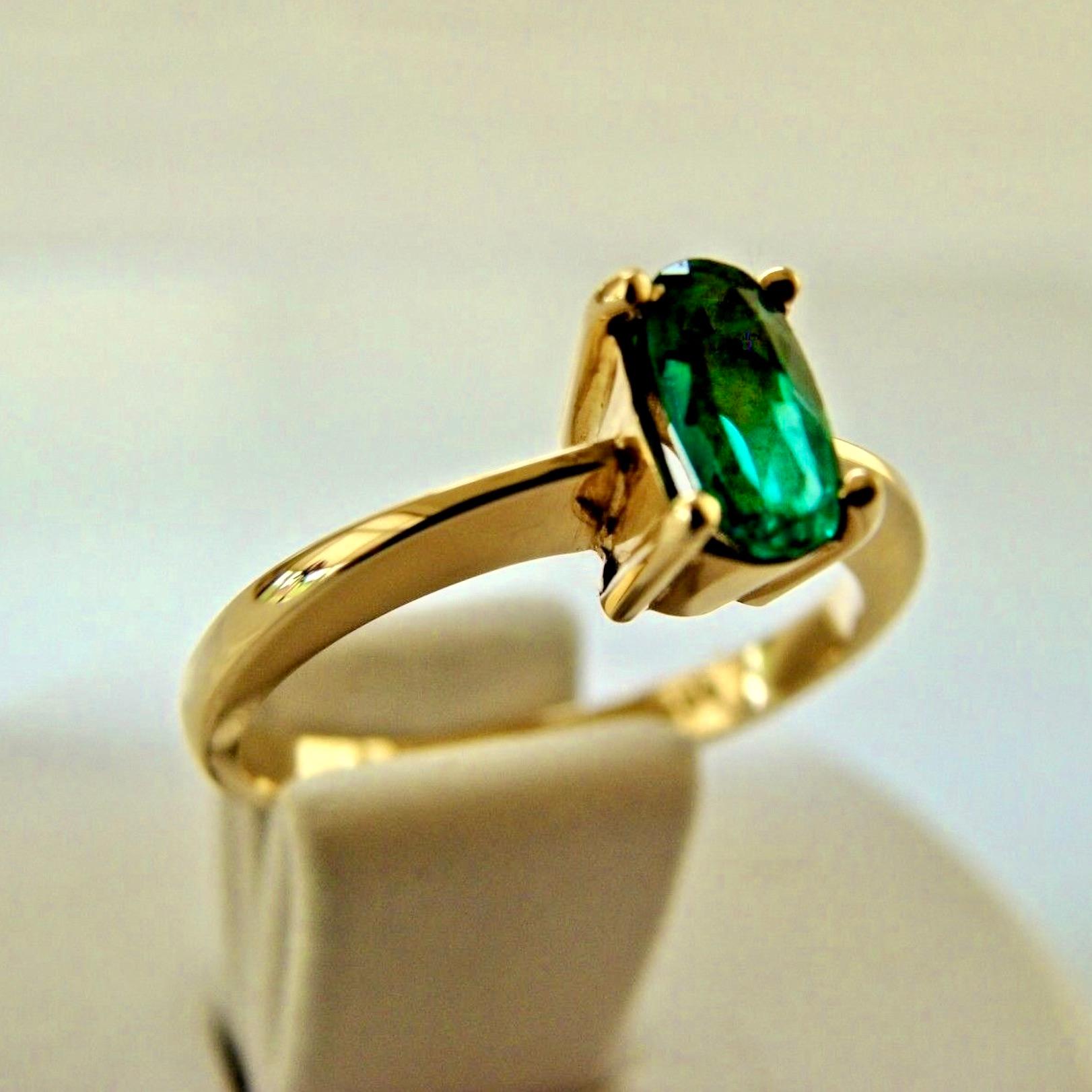 Natural Fine Natural Oval Colombian Emerald Solitaire Ring 18 Karat ...