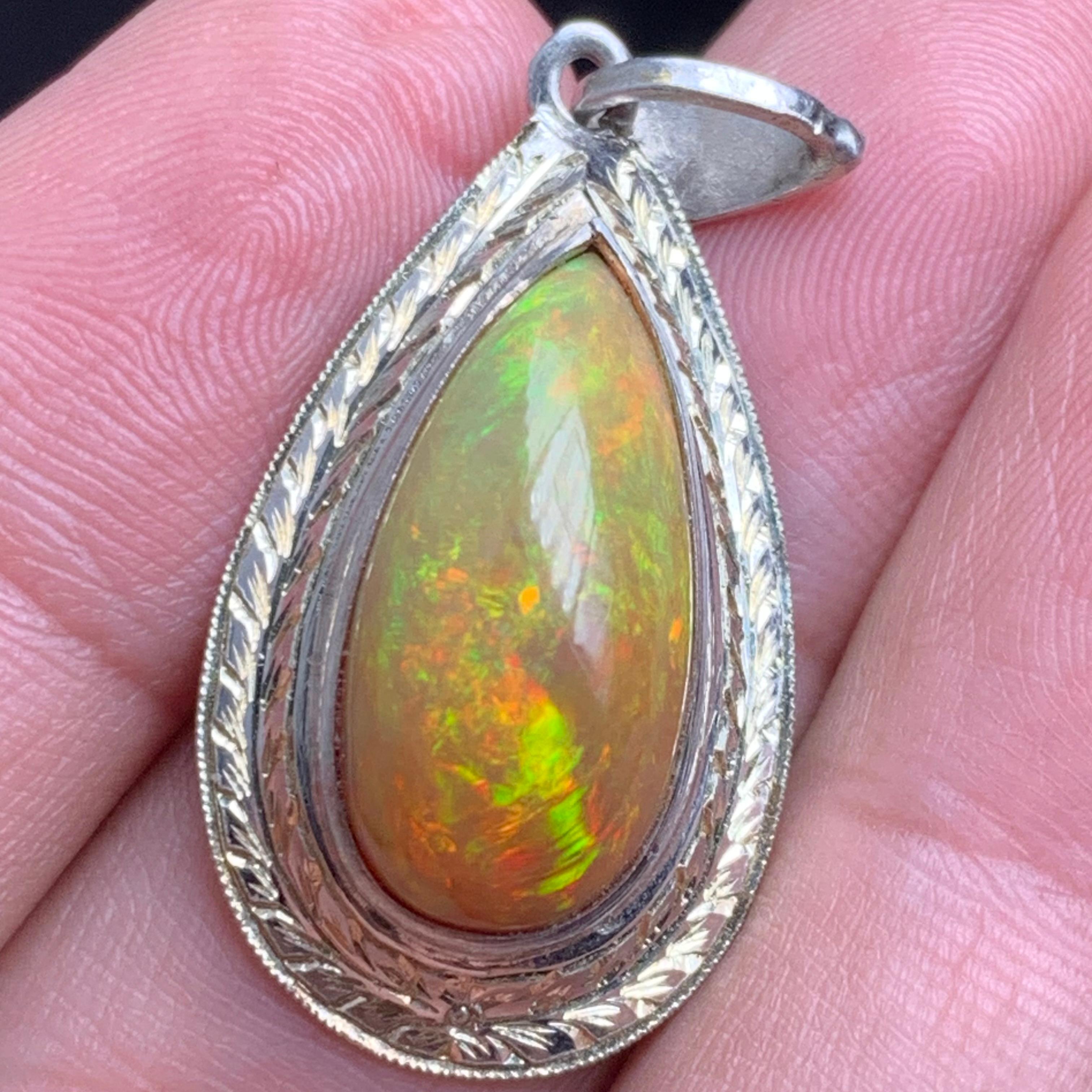 Artigiano Natural Fire Opal Pendant in 925 Sterling Silver – Handmade with Play of Color in vendita