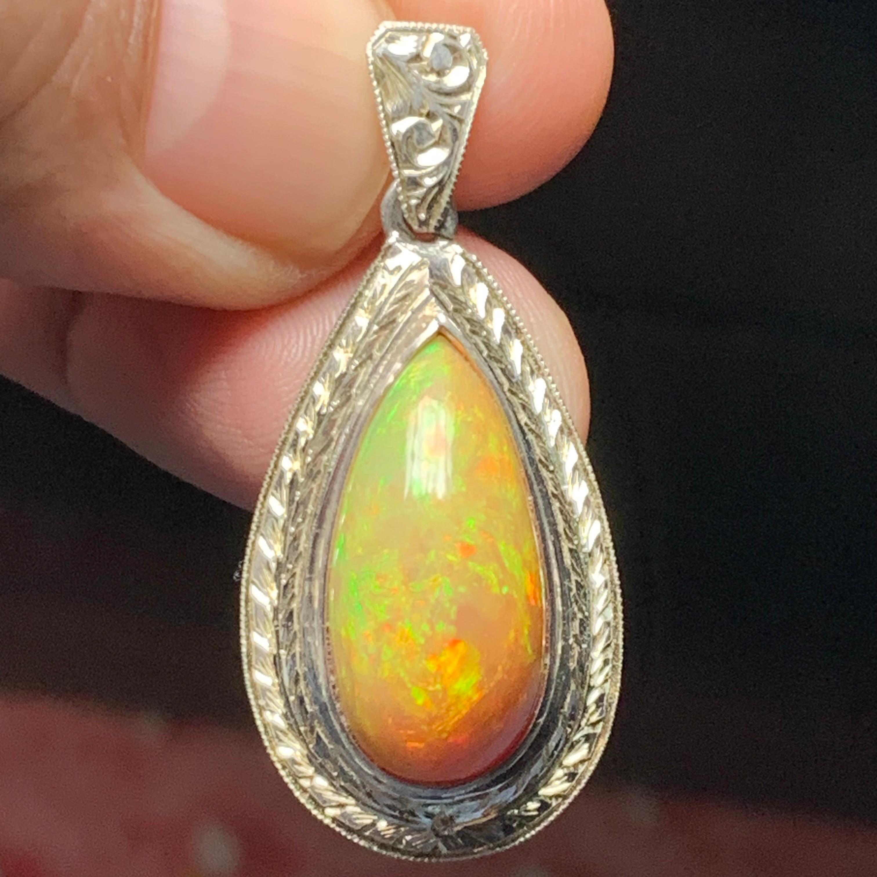 Donna Natural Fire Opal Pendant in 925 Sterling Silver – Handmade with Play of Color in vendita