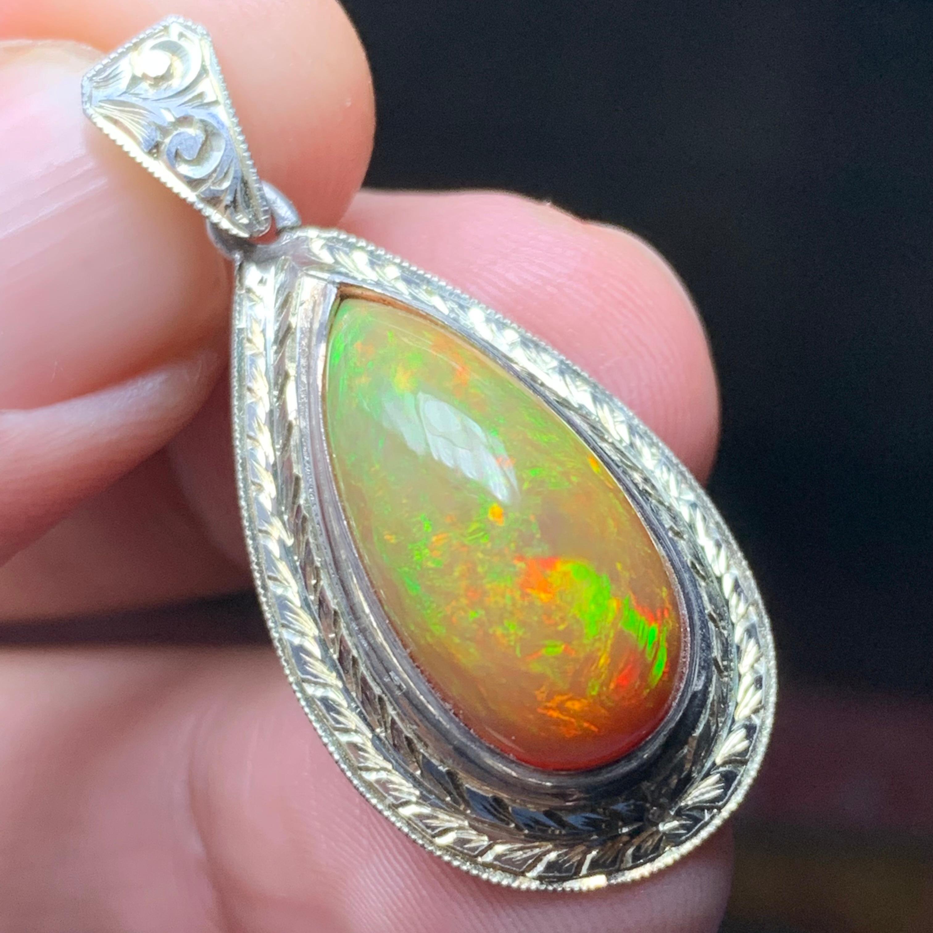 Natural Fire Opal Pendant in 925 Sterling Silver – Handmade with Play of Color in vendita 1