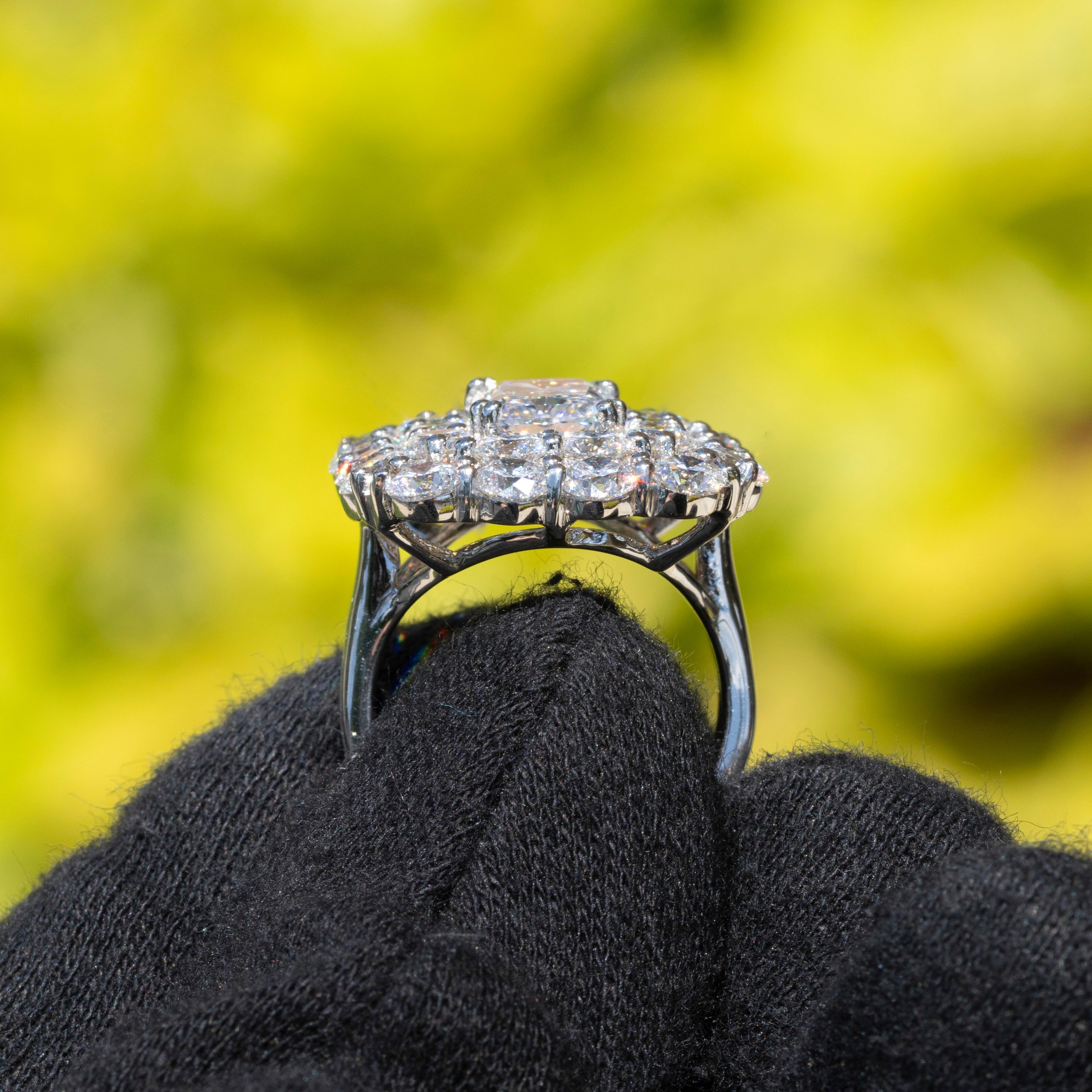Natural Flawless Emerald and Round Cut Brilliant Diamond Ring 2
