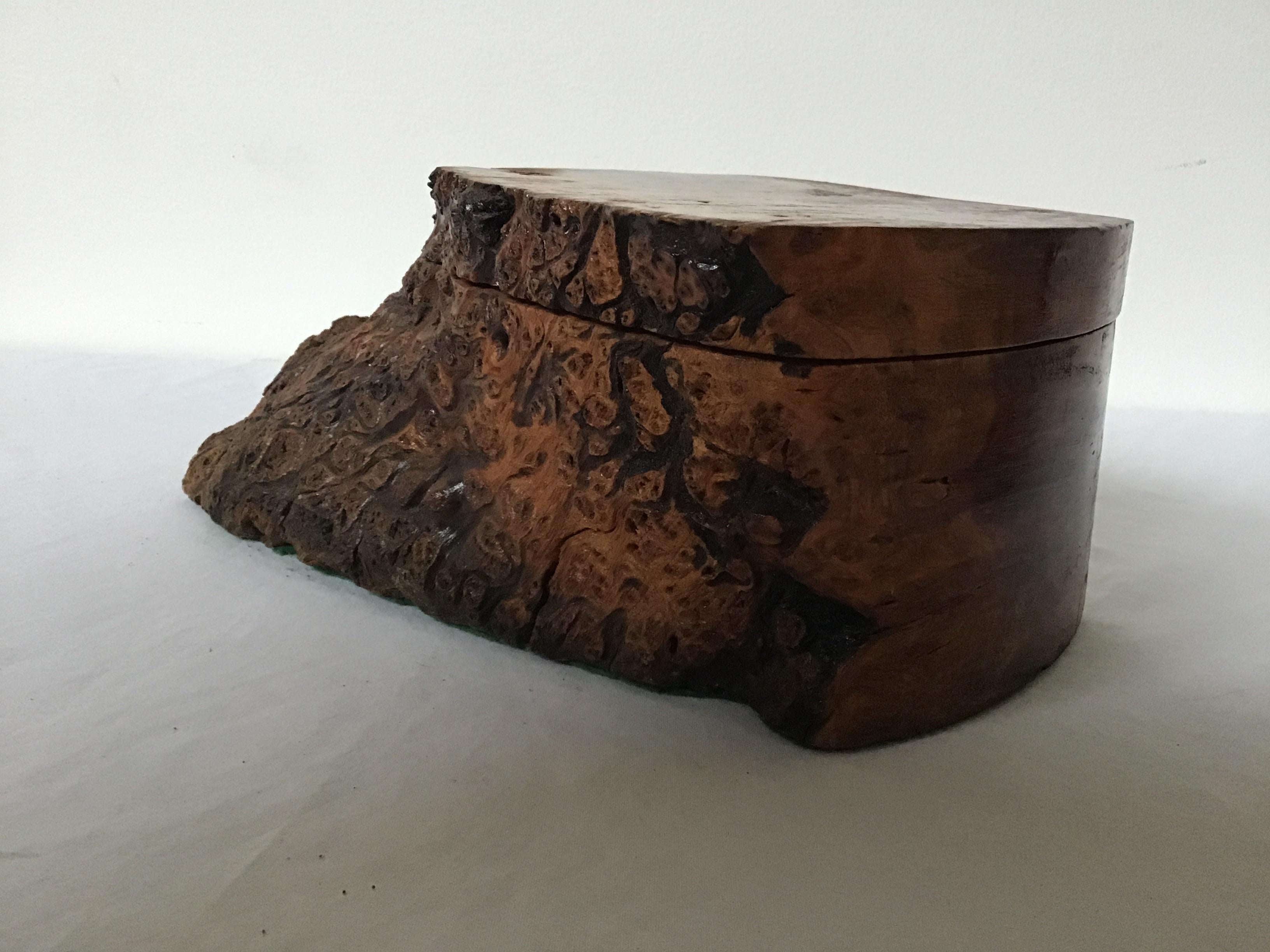 Broussin Boîte en bois de ronce de forme naturelle en vente