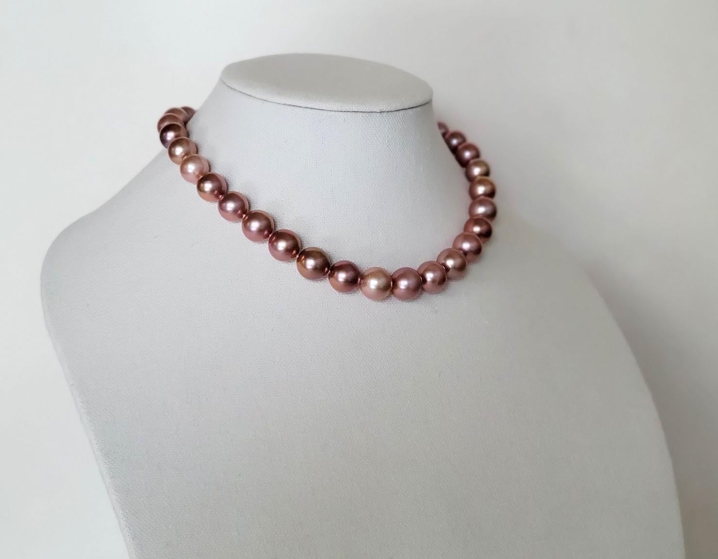 Natural Freshwater Edison Dark Pink Pearl Necklace with 14K Gold Clasp For Sale 1