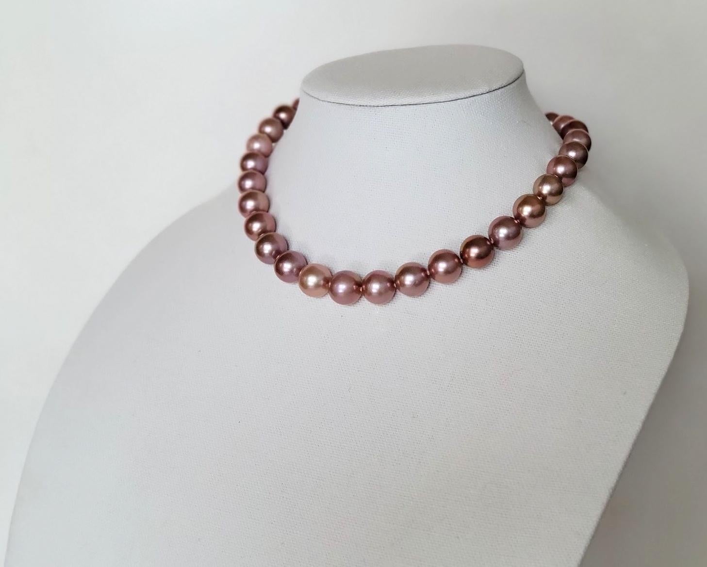 Natural Freshwater Edison Dark Pink Pearl Necklace with 14K Gold Clasp For Sale 3
