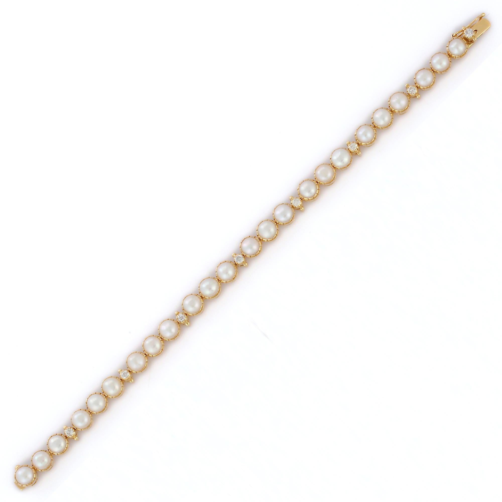 Questo autentico bracciale tennis con perle e diamanti da 22,8 carati in oro giallo 18 carati sfoggia una perla naturale scintillante del peso di 22,8 carati e diamanti del peso di 0,05 carati. Misura 7 pollici di lunghezza. 
La perla simboleggia la