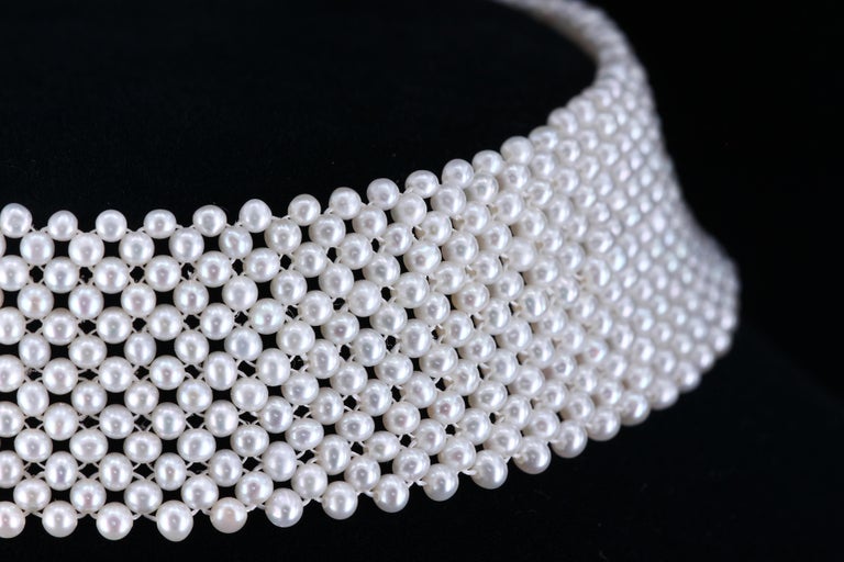 Perfect for accessorizing your wedding dress. Before you buy please make sure it will fit you:
Neck size 12 1/4