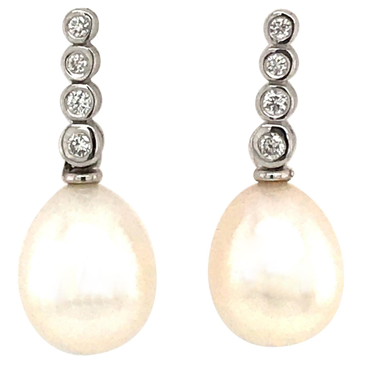 Natural Freshwater Pearl with Diamonds on White Gold 18 Karat