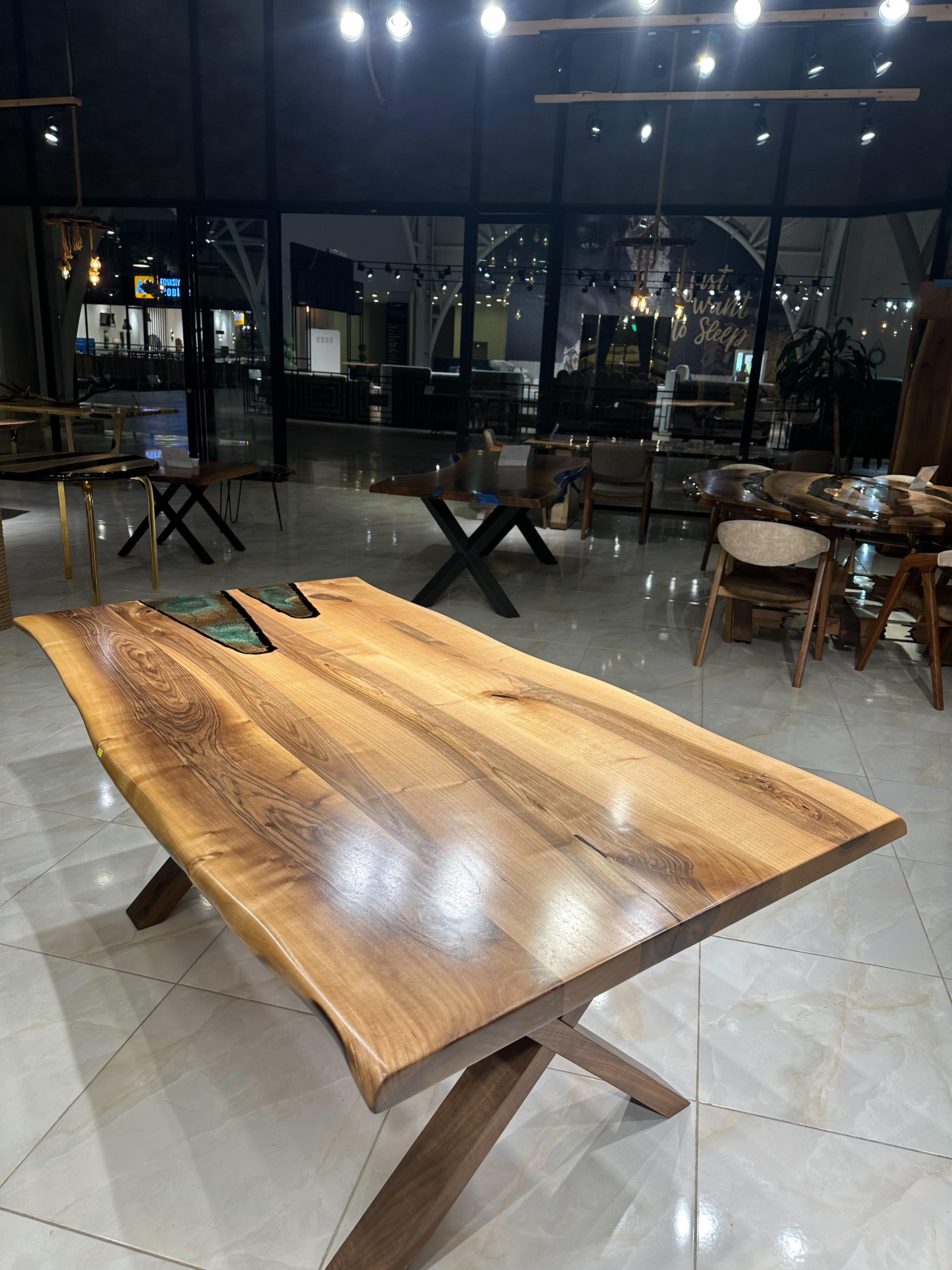 Green Epoxy Walnut  Dining Table - Wood Custom Table - Kitchen Resin Table in vendita 2