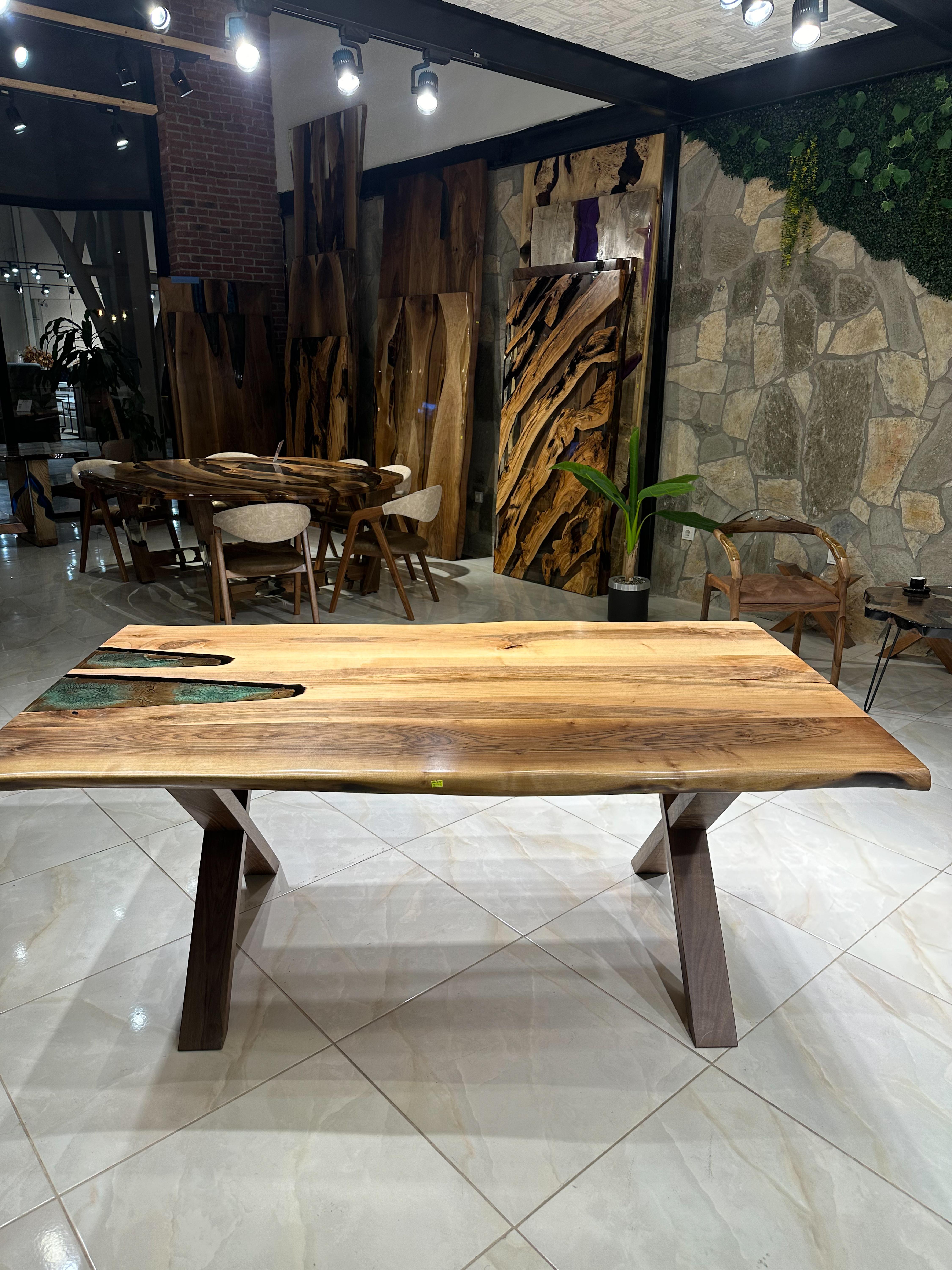 Green Epoxy Walnut  Dining Table - Wood Custom Table - Kitchen Resin Table in vendita 4