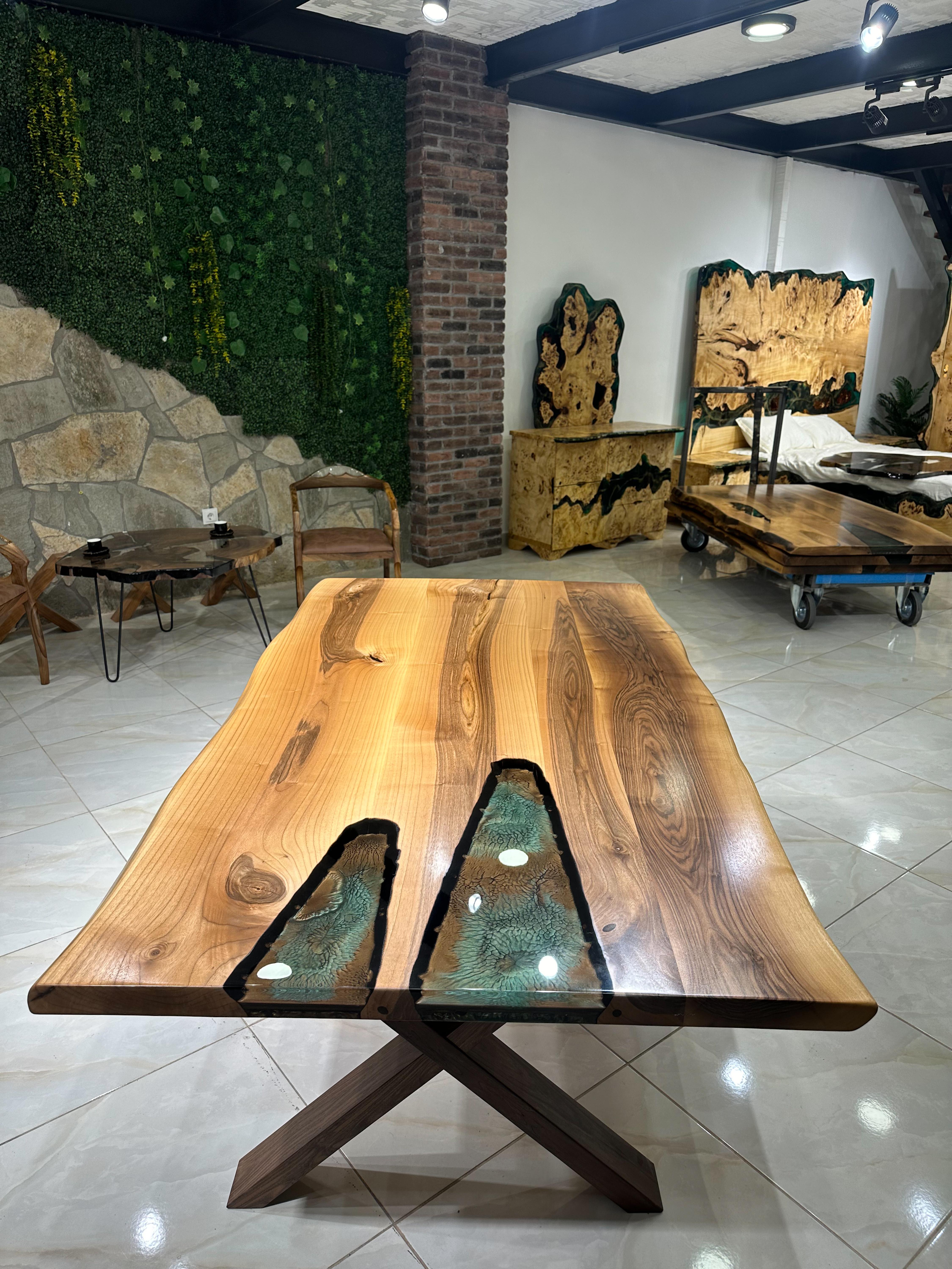 Arts and Crafts Green Epoxy Walnut  Dining Table - Wood Custom Table - Kitchen Resin Table in vendita