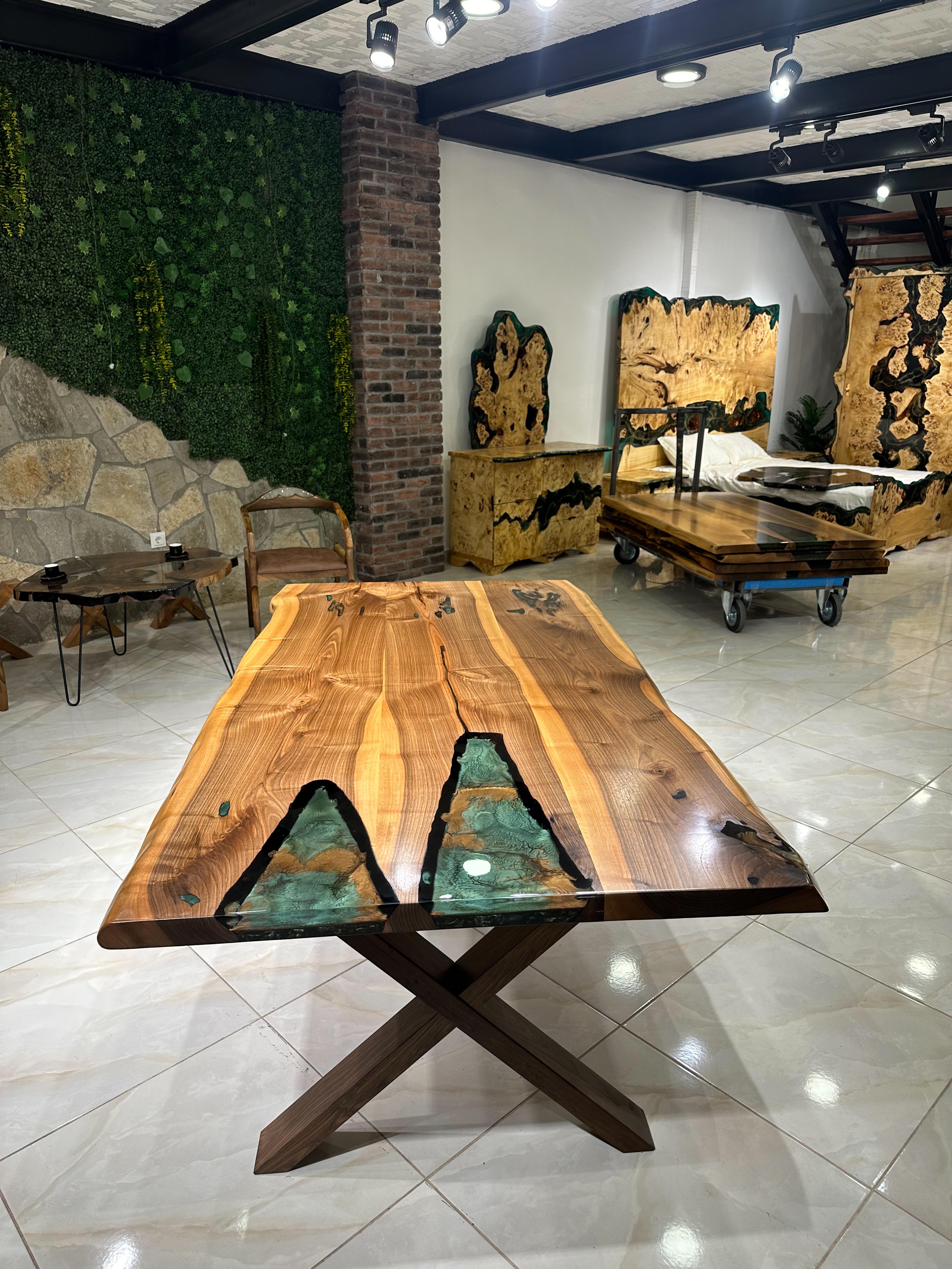XXI secolo e contemporaneo Green Epoxy Walnut  Dining Table - Wood Custom Table - Kitchen Resin Table in vendita