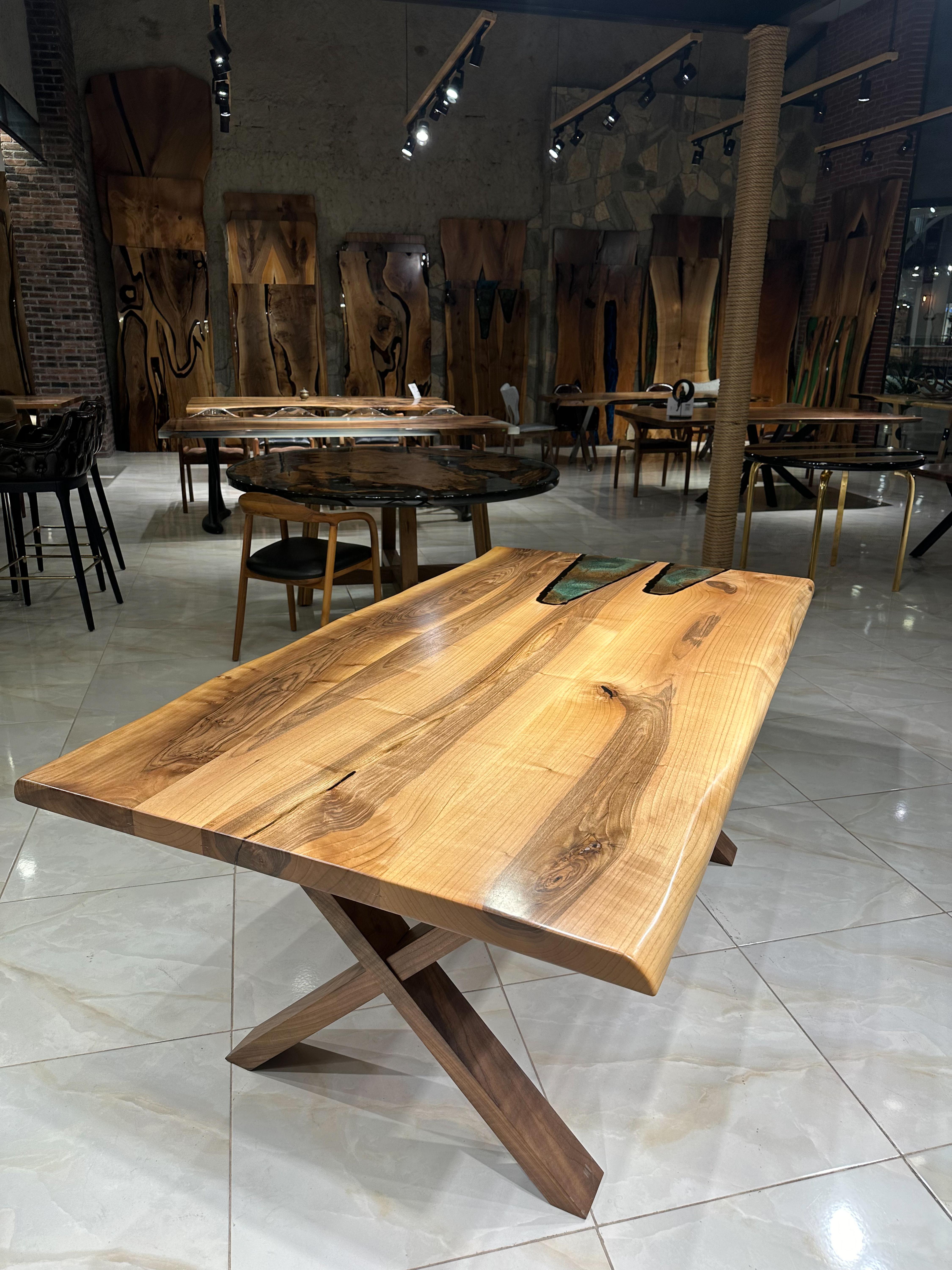 Green Epoxy Walnut  Dining Table - Wood Custom Table - Kitchen Resin Table in vendita 1