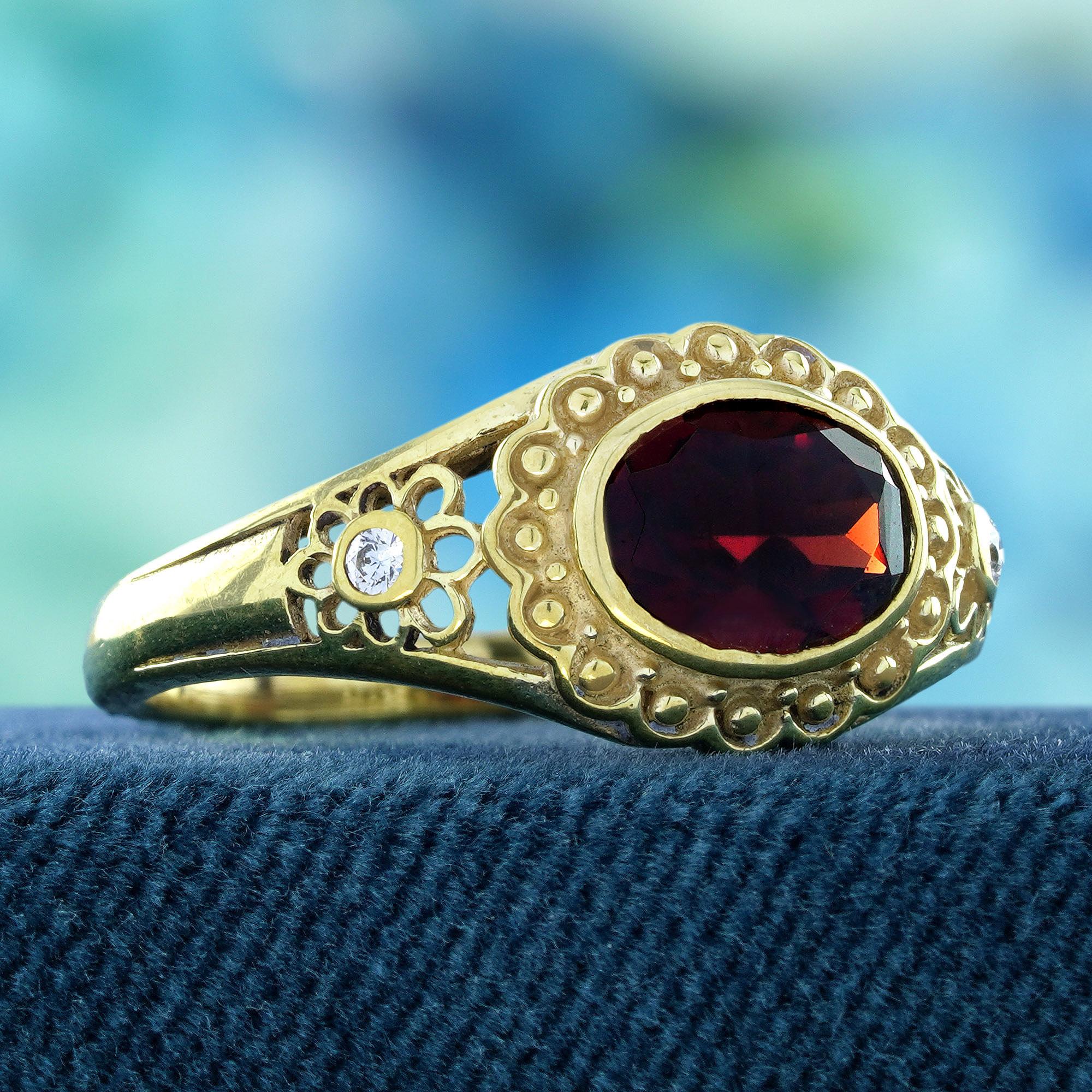 Anillo estilo vintage de oro amarillo de 9 quilates con motivo floral de granate natural y diamantes Eduardiano en venta
