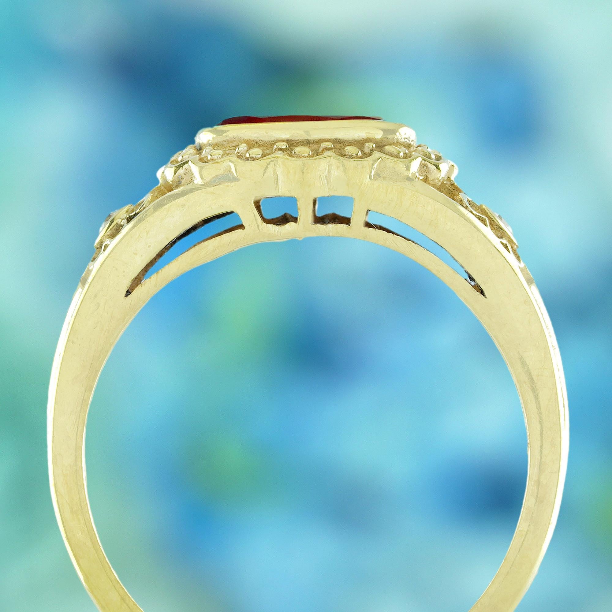 Anillo estilo vintage de oro amarillo de 9 quilates con motivo floral de granate natural y diamantes en Nuevo estado para la venta en Bangkok, TH