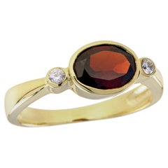 Ring aus massivem 9 Karat Gelbgold mit natürlichem Granat und Diamant im Vintage-Stil