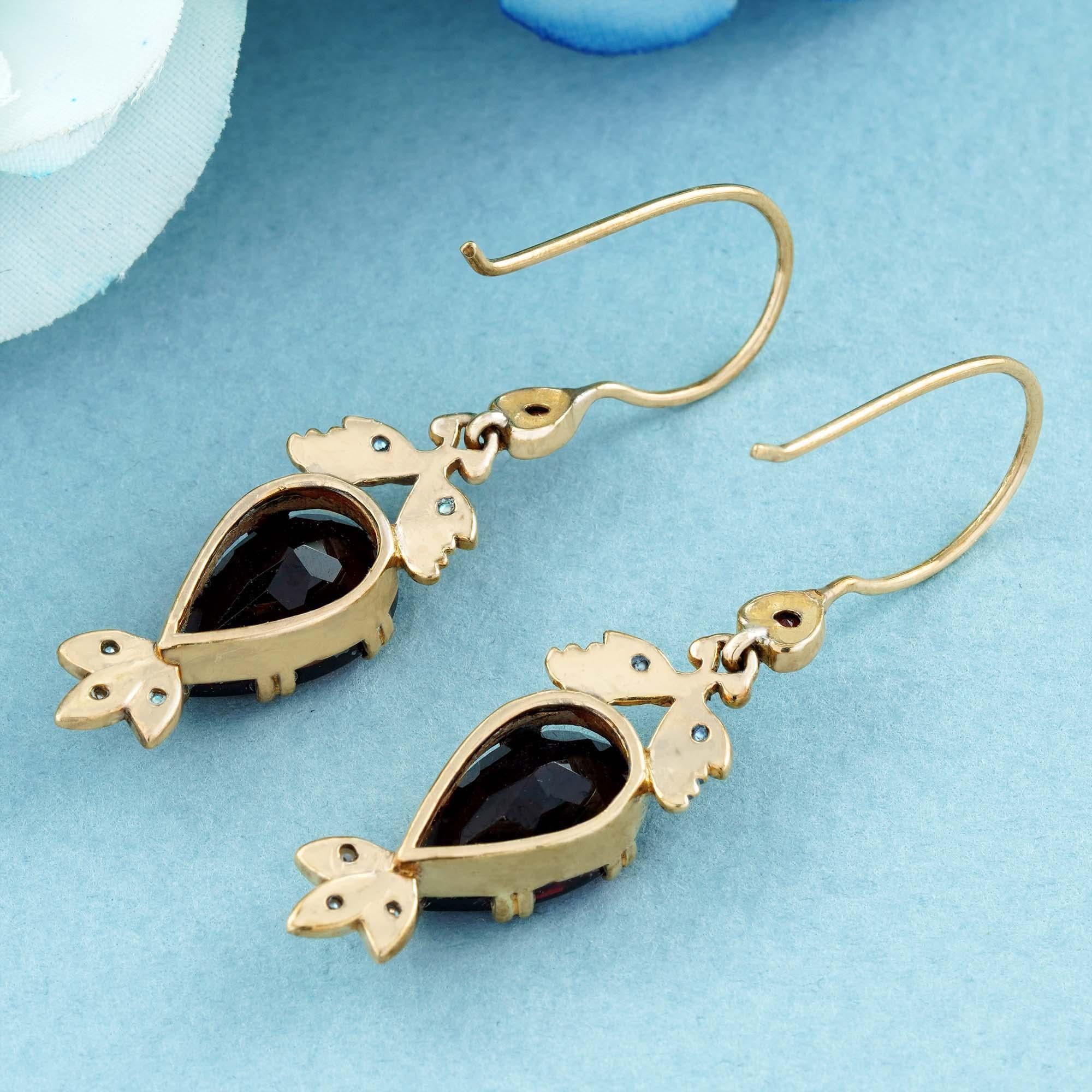 Natürlicher Granat und Perle Vintage-Tropfen-Ohrringe im Vintage-Stil aus massivem 9K Gold (Viktorianisch) im Angebot