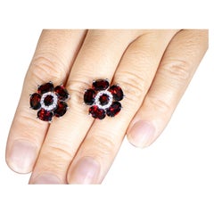 Pendientes florales de granate natural y topacio blanco 9,6 quilates en total