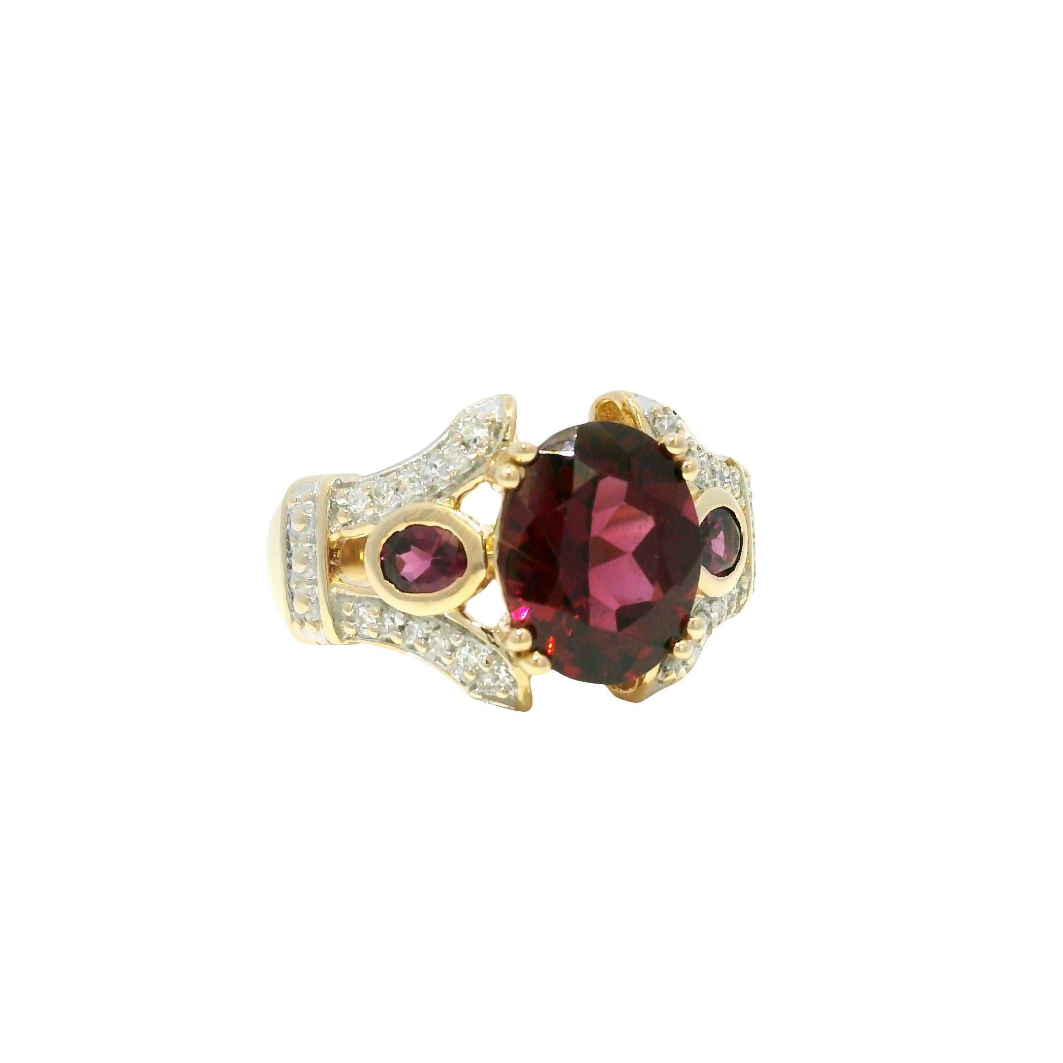 Granate Natural y Diamante Anillo Estilo Art Deco 14 Quilates En Stock en Excelente estado para la venta en Boca Raton, FL