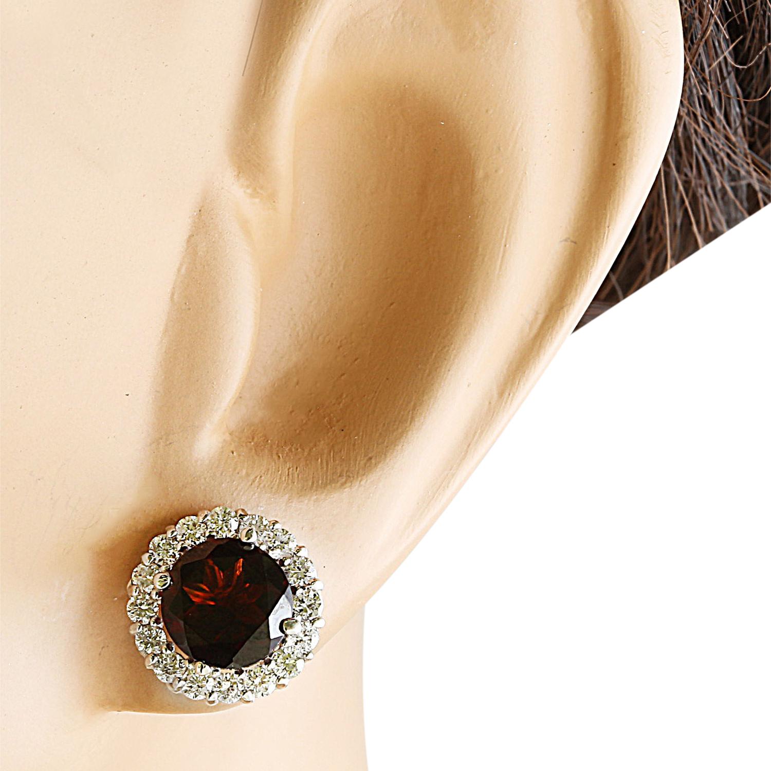 3.65 Carat Natural Garnet 14 Karat Solid White Gold Diamond Earrings (Boucles d'oreilles en or blanc massif avec diamants)
Estampillé : 14K 
Poids total des boucles d'oreilles : 1,5 grammes 
Poids du grenat : 3,00 carats (7,00x7,00 millimètres) 