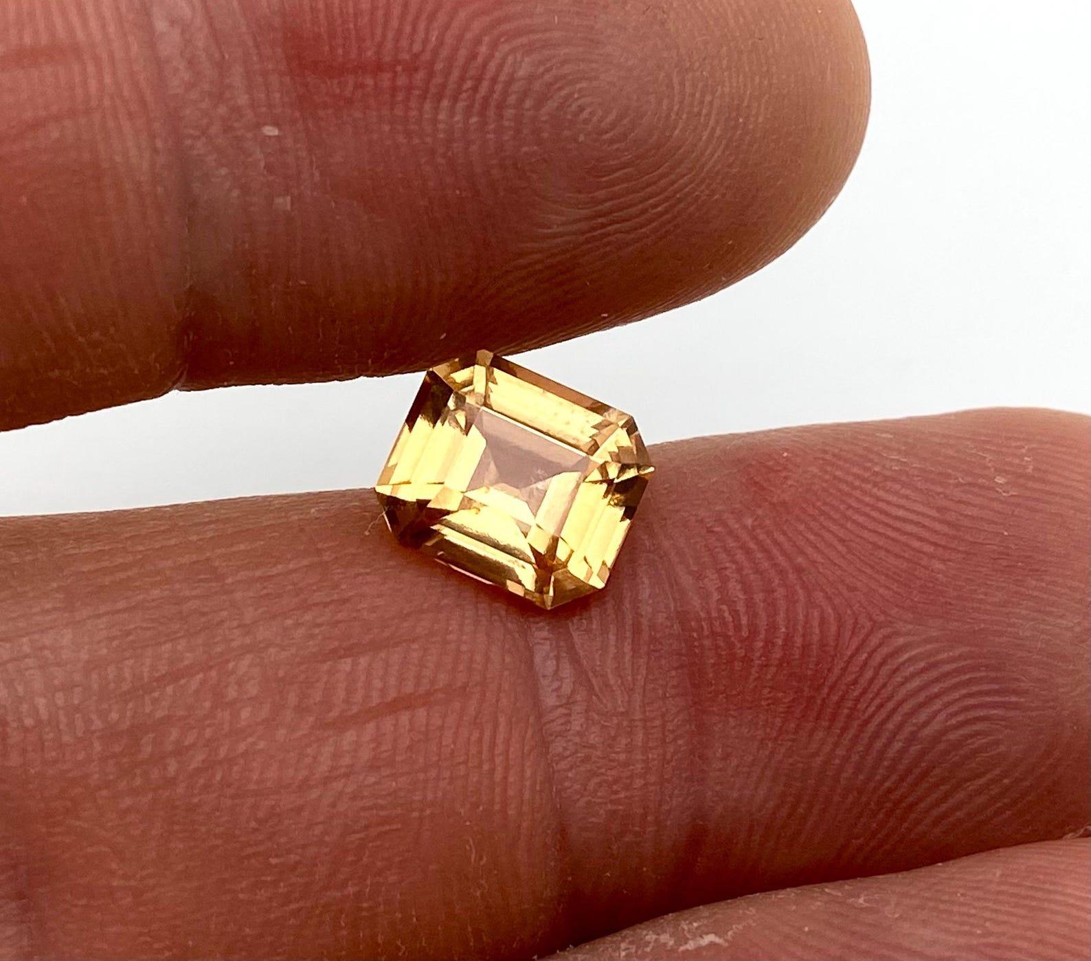 Granate Natural Gema suelta 3,13 ct., talla Octágono, Color Raro, Origen Tanzania

Certificado GFCO
Color de la gema: naranja amarillento
Tipo de gema: Granate Hessonita
Tamaño de la gema: 9,06x7,80x5,21 mm
Forma de la piedra preciosa: Talla