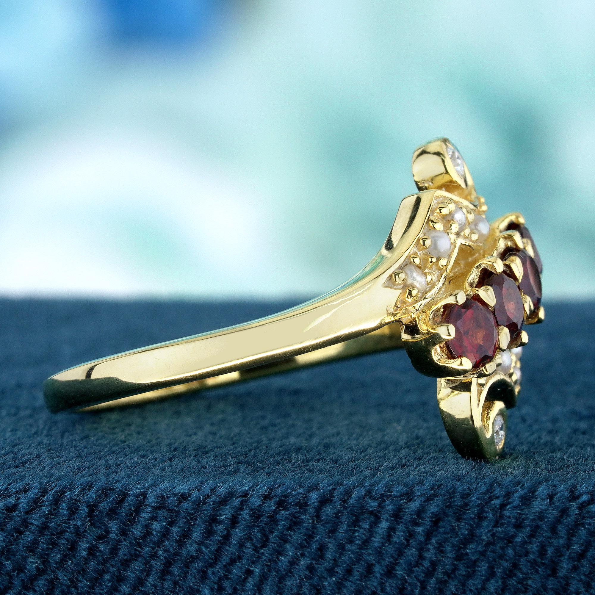 Taille ronde Bague de style vintage en or jaune 9K, grenat naturel, perles et diamants en vente
