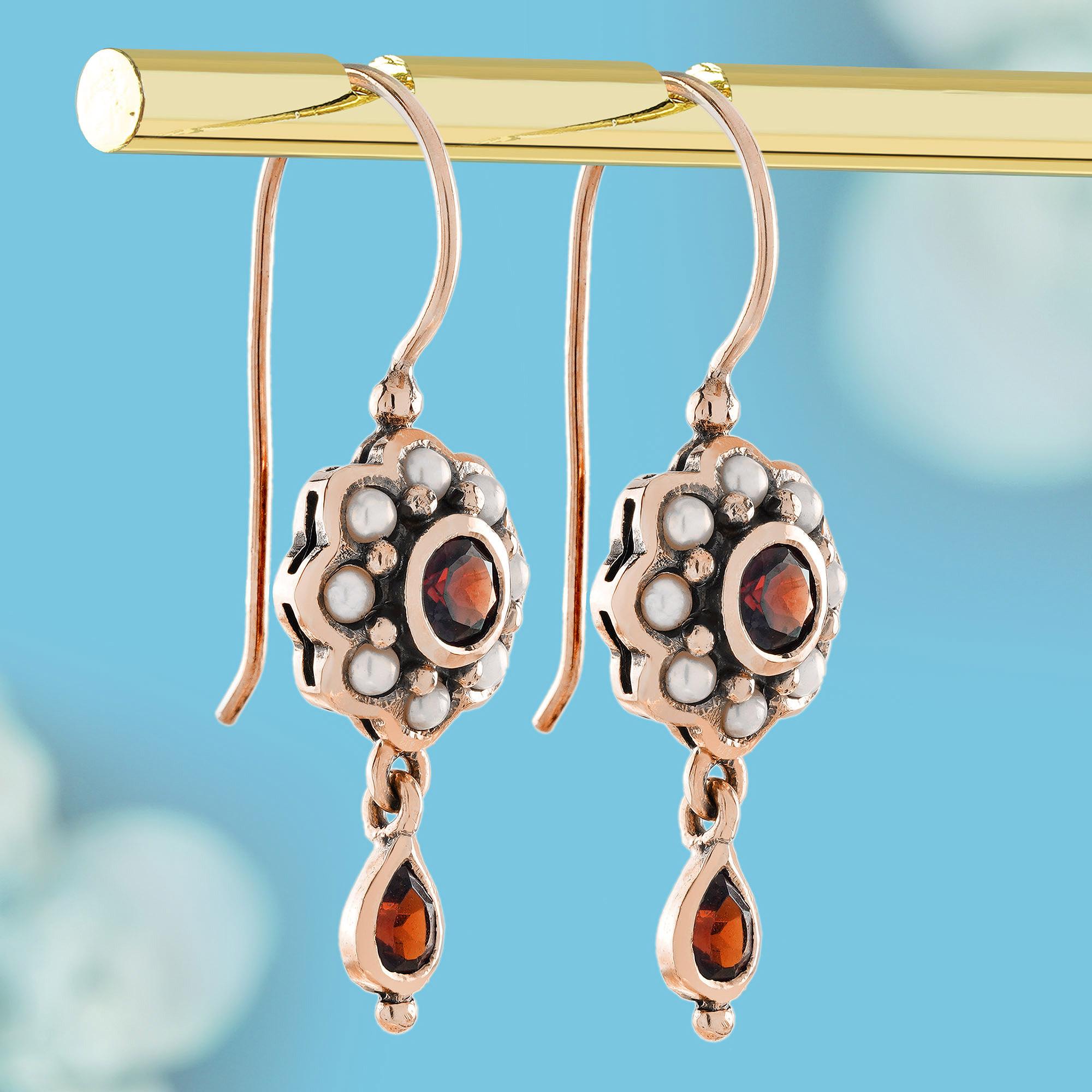 Natürliche Granat-Perlen-Tropfenohrringe im Vintage-Stil aus massivem 9K Roségold mit Blumenmuster (Edwardian) im Angebot
