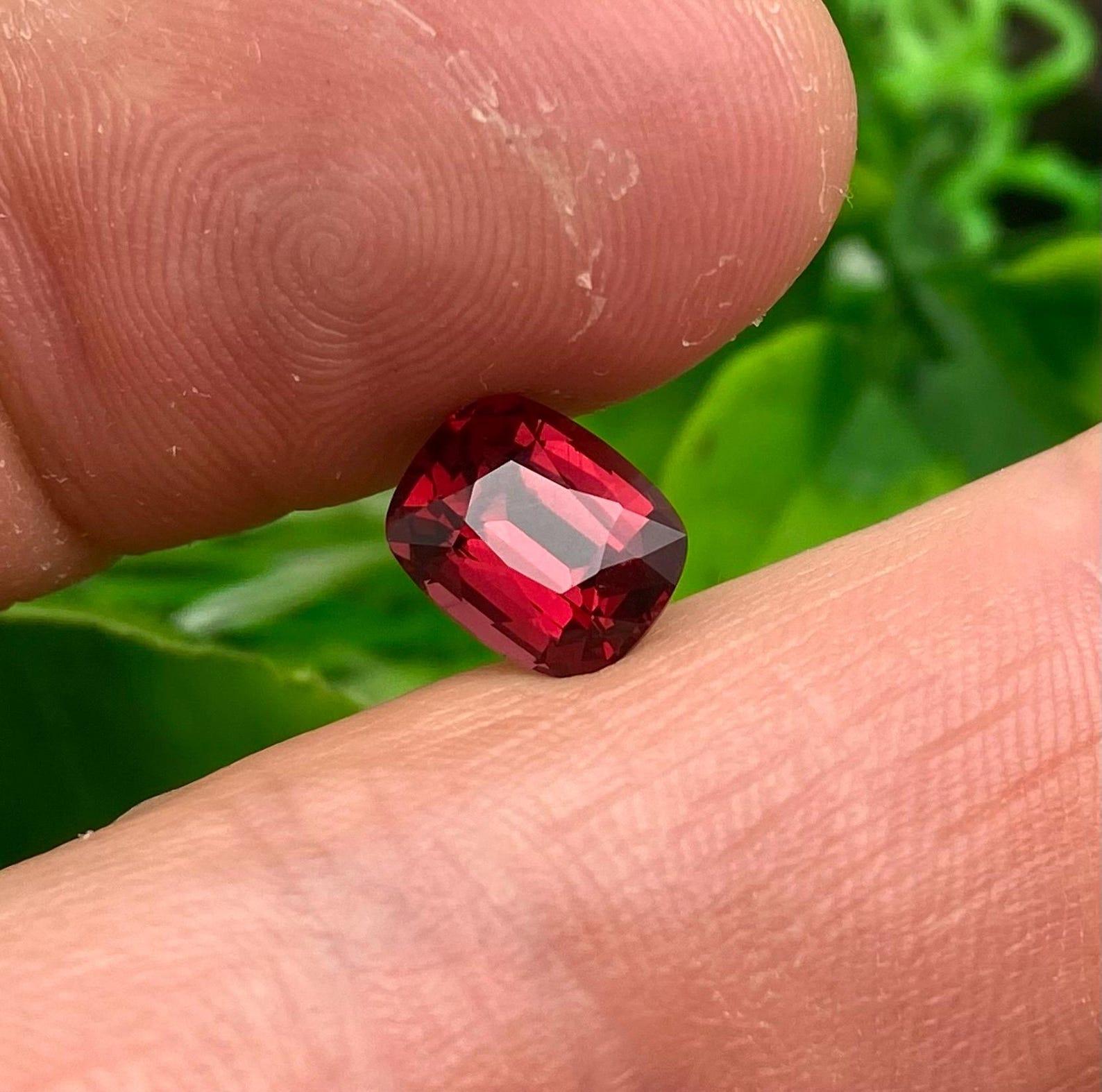 Natural Garnet Pyrope-Almandine loose gemstone 3.11 ct, Cushion cut, Certificate For Sale 1