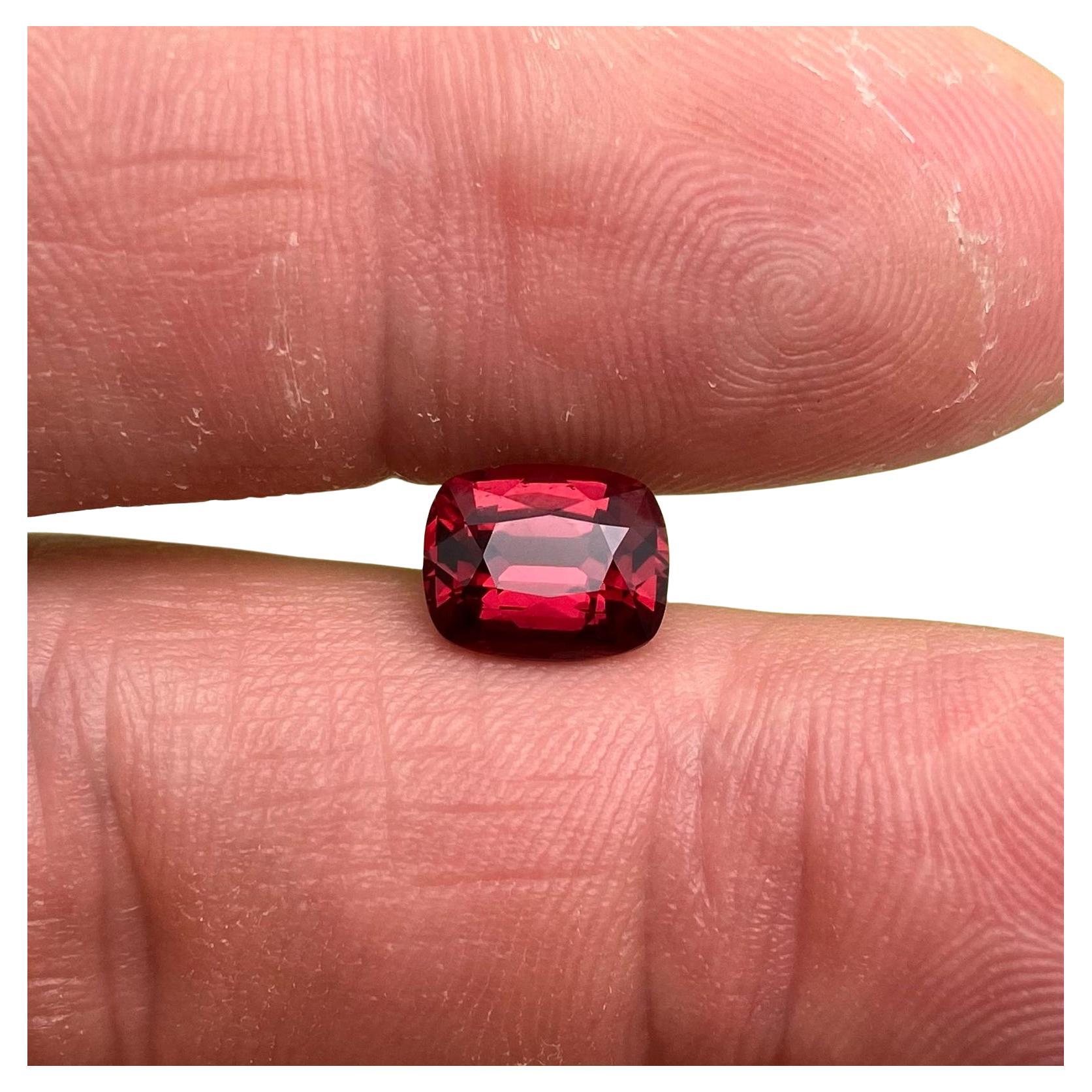 Natural Garnet Pyrope-Almandine loose gemstone 3.11 ct, Cushion cut, Certificate