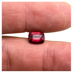 Natural Garnet Pyrope-Almandine loose gemstone 3.11 ct, Cushion cut, Certificate