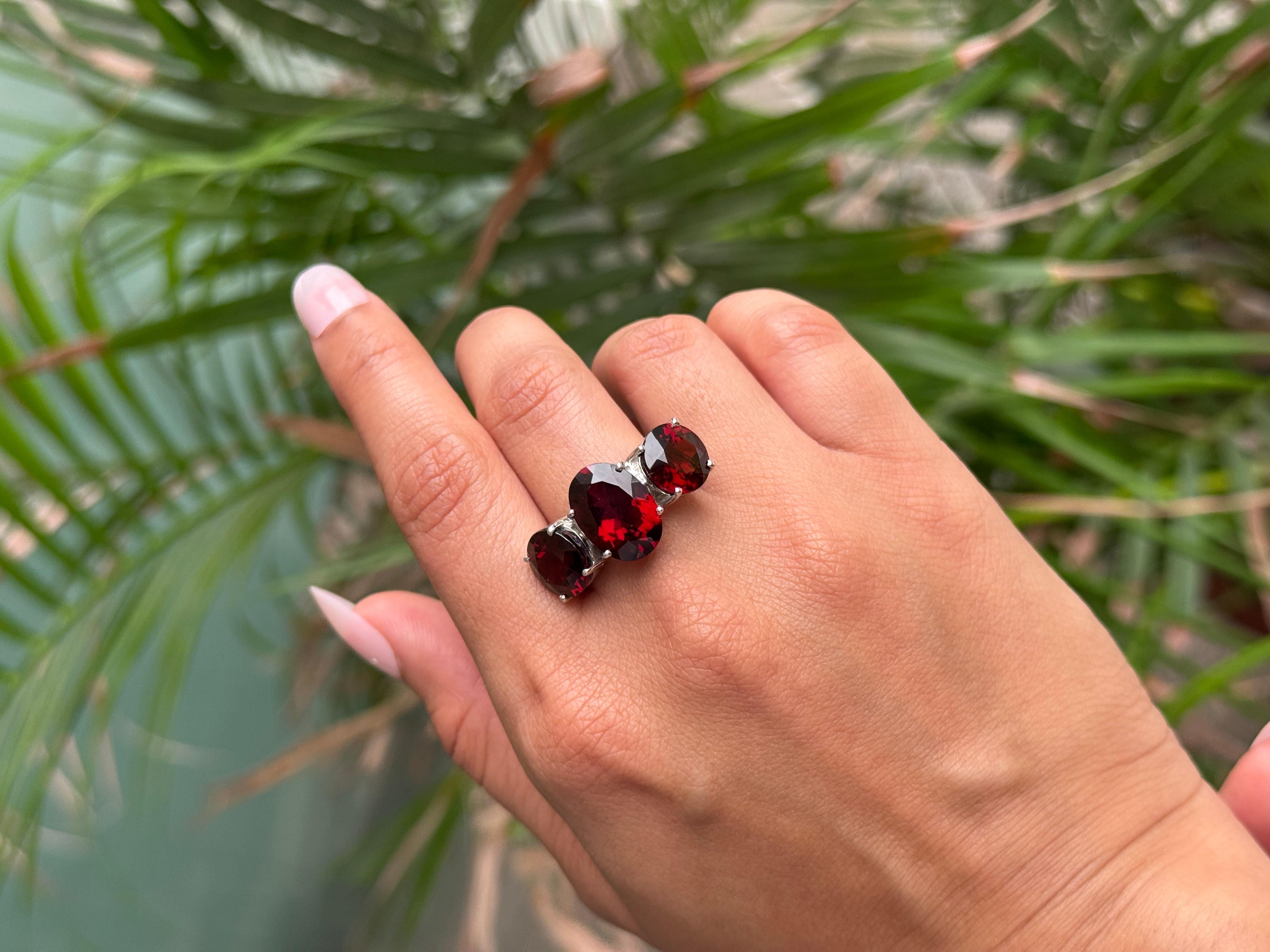 For Sale:  Natural Garnet Red Bold Three Stone Ring in 925 Sterling Silver Jewelry for Her 2