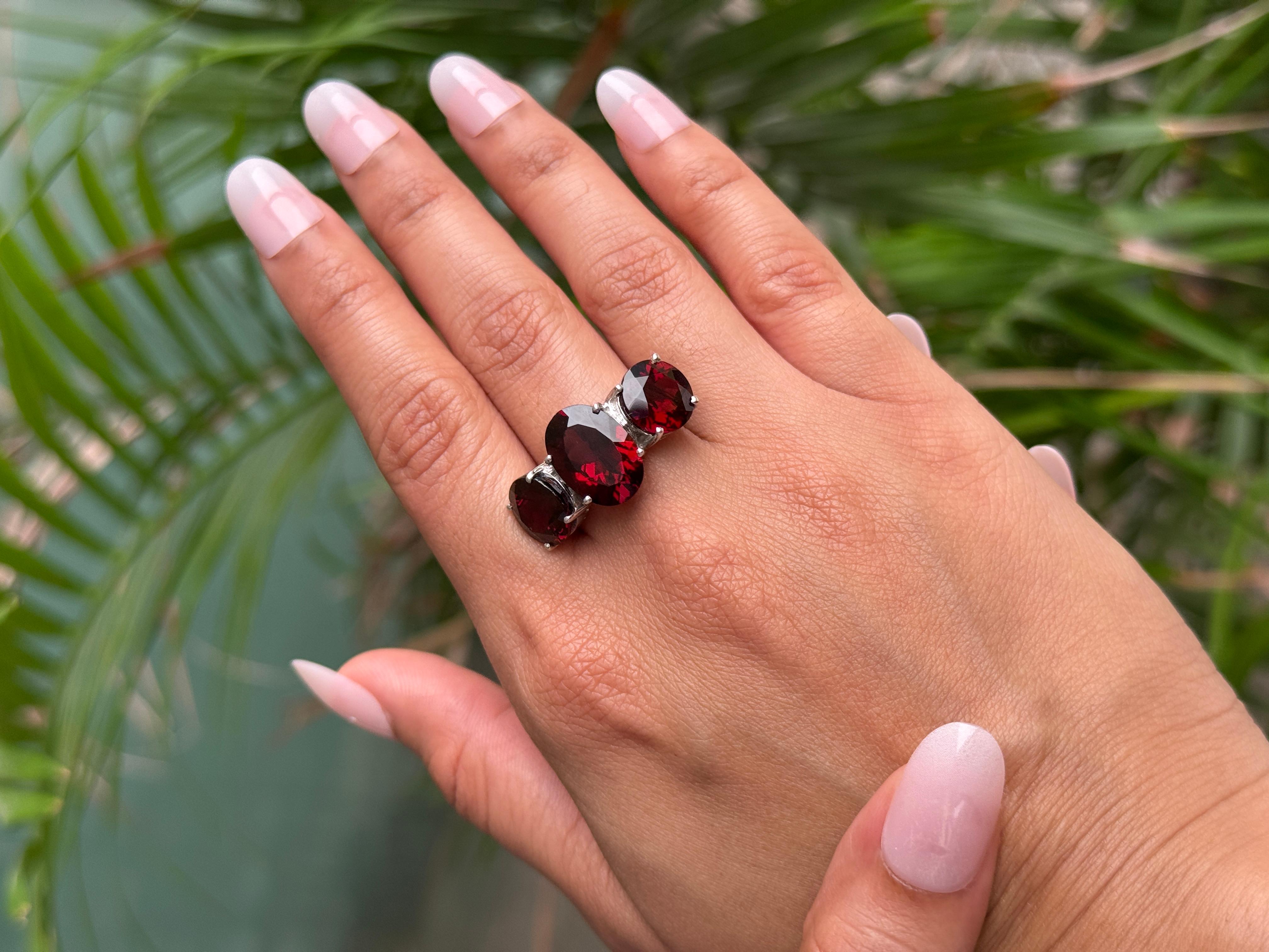 For Sale:  Natural Garnet Red Bold Three Stone Ring in 925 Sterling Silver Jewelry for Her 4